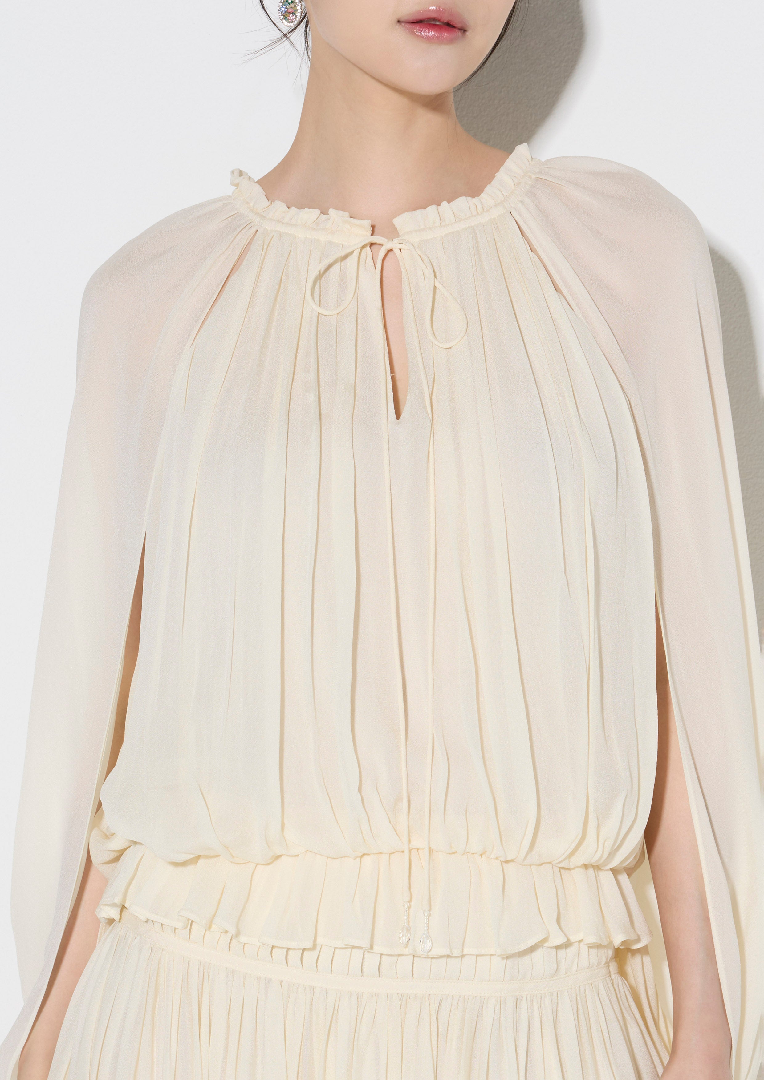 เสื้อเบลาส์ผ้าเชียร์แขนเสื้อเคป คอลเลกชัน Arcadia