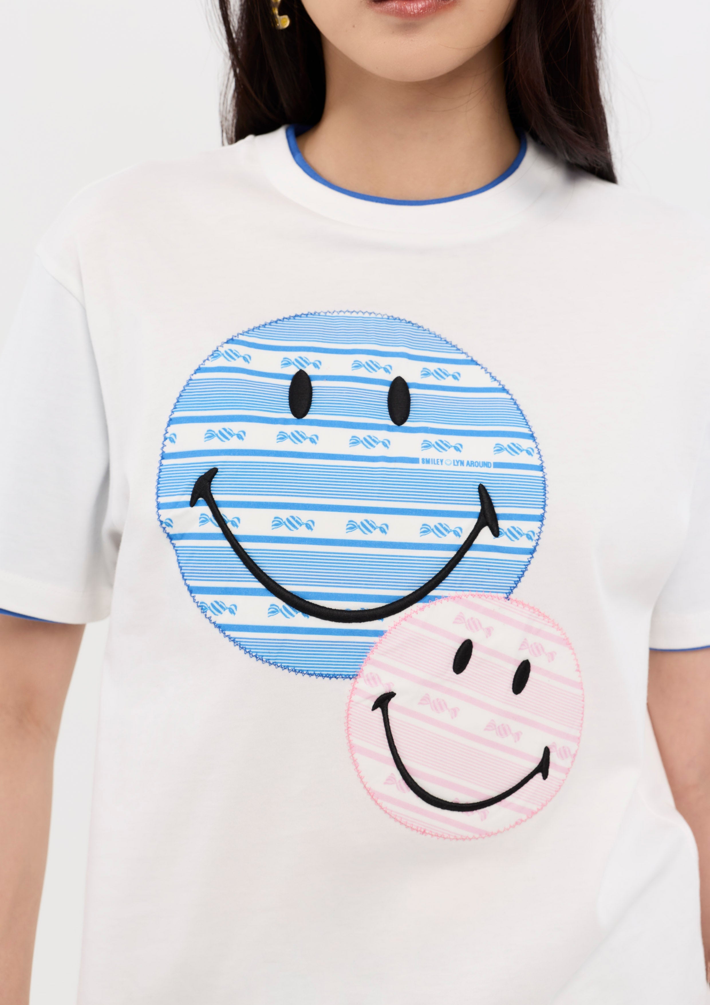 เสื้อยืดแขนสั้นพิมพ์ลาย คอลเลกชัน Lyn around x SMILEY