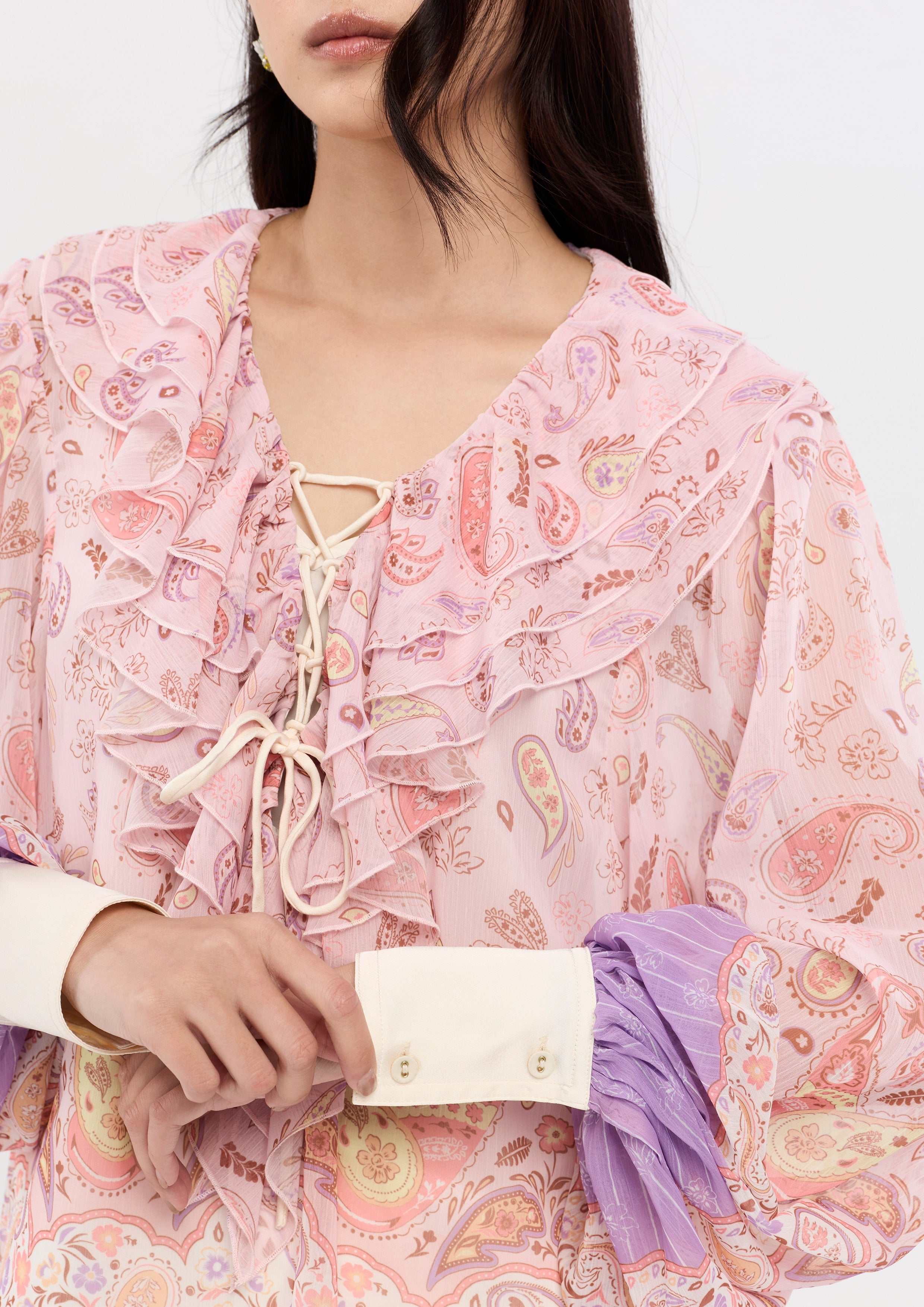 เสื้อเบลาส์แขนยาวแต่งระบาย คอลเลกชัน Nomad's Grace