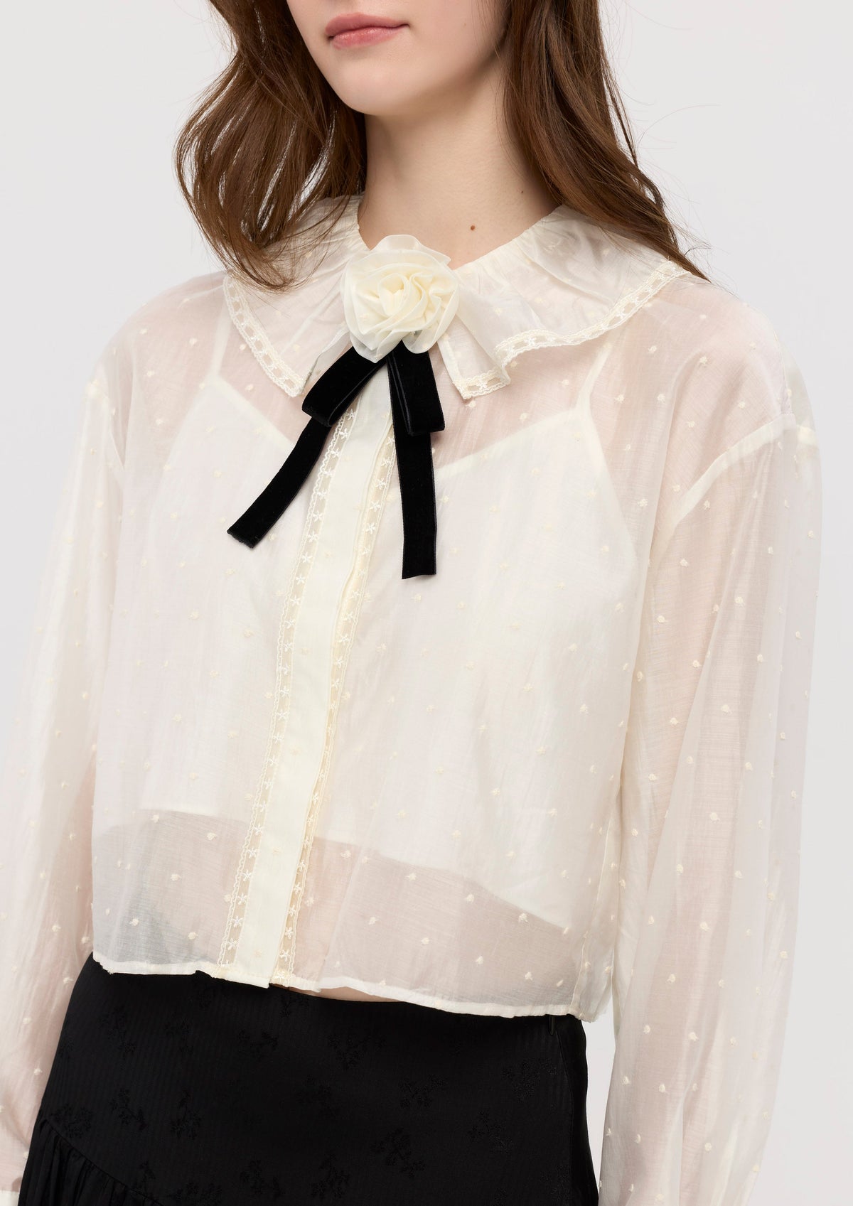 เสื้อเชิ้ตแขนยาวผ้าเชียร์ประดับแอพพลิเก้ดอกกุหลาบ คอลเลกชัน Garden Poetry