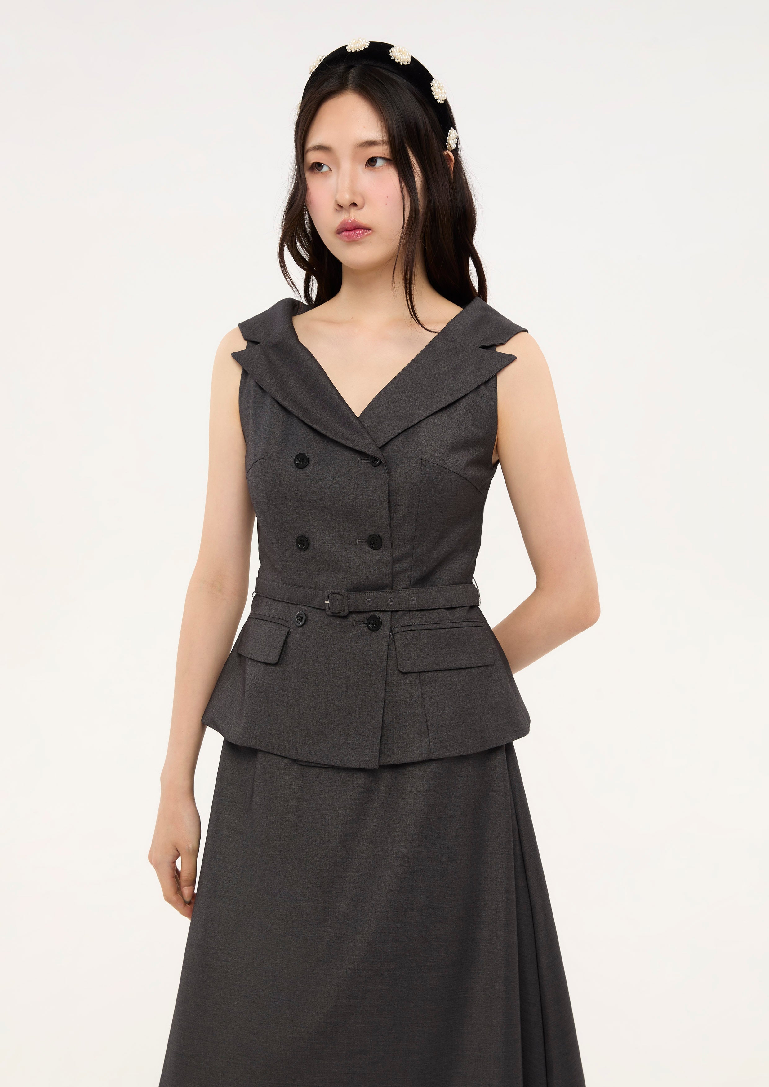 เดรสคลุมเข่าติดกระดุมรางคู่ คอลเลกชัน La Femme Demure