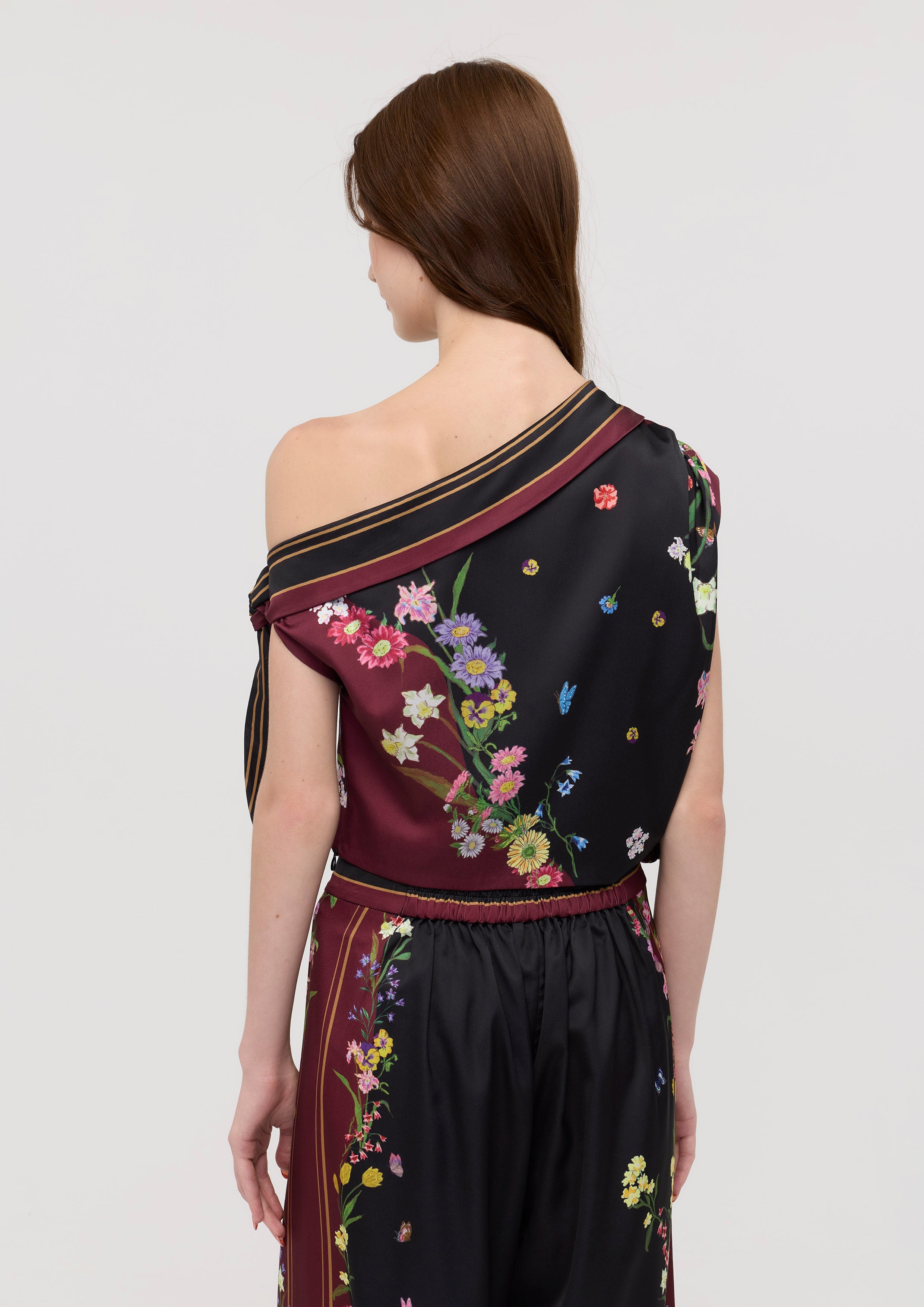เสื้อปาดไหล่พิมพ์ลายดอกไม้ คอลเลกชัน Garden Poetry