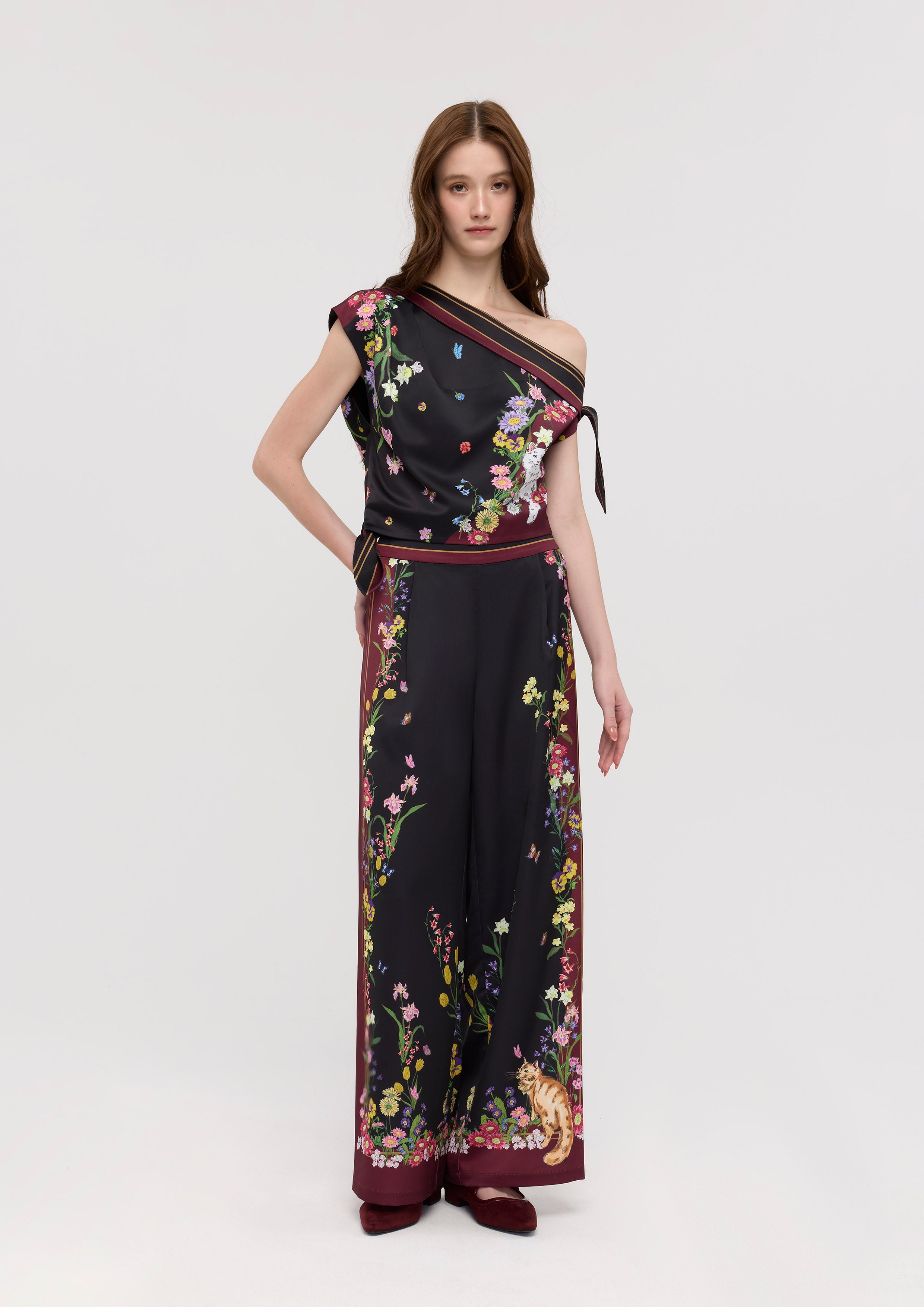 เสื้อปาดไหล่พิมพ์ลายดอกไม้ คอลเลกชัน Garden Poetry