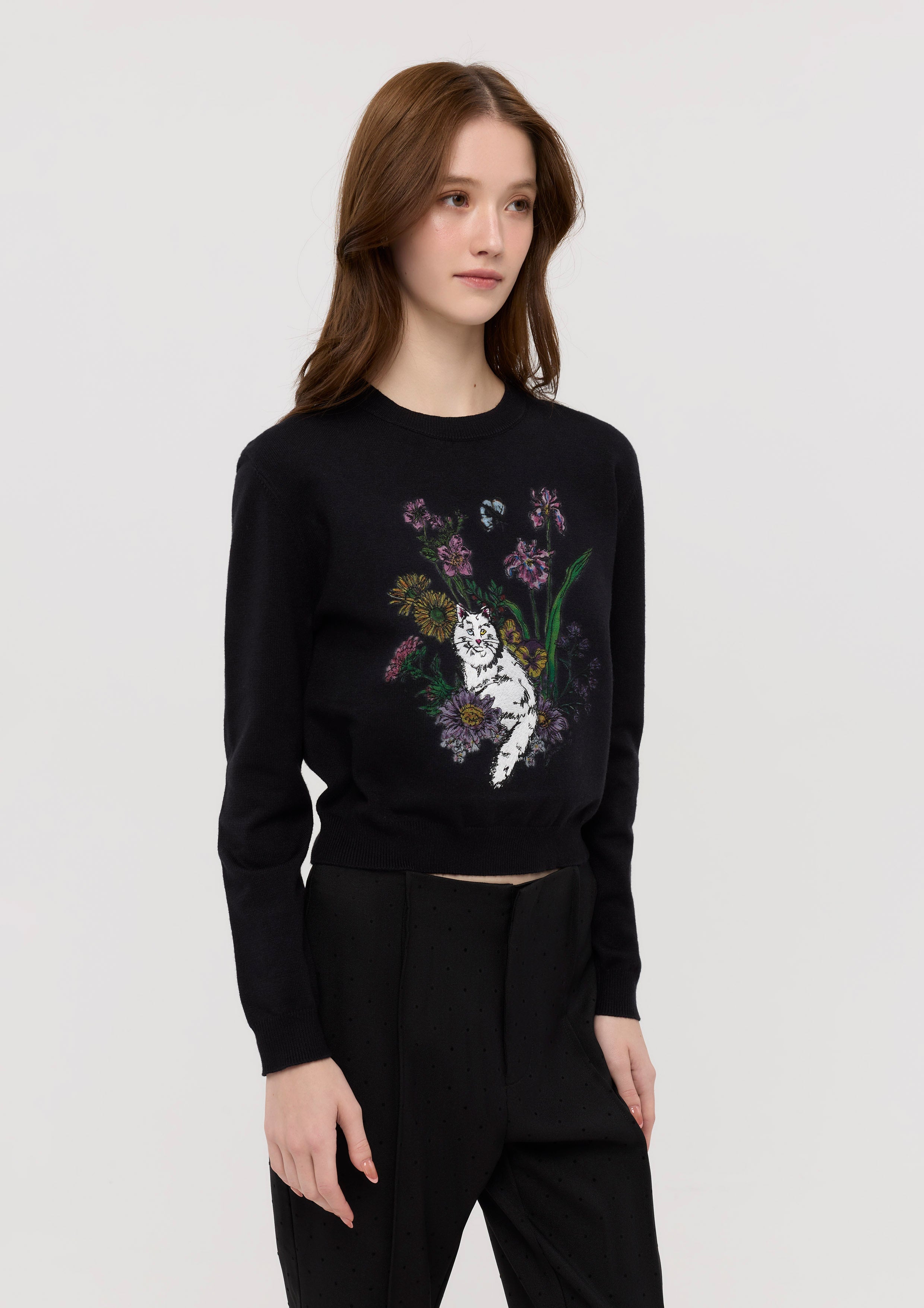 เสื้อพูลโอเวอร์ปักลาย คอลเลกชัน Garden Poetry
