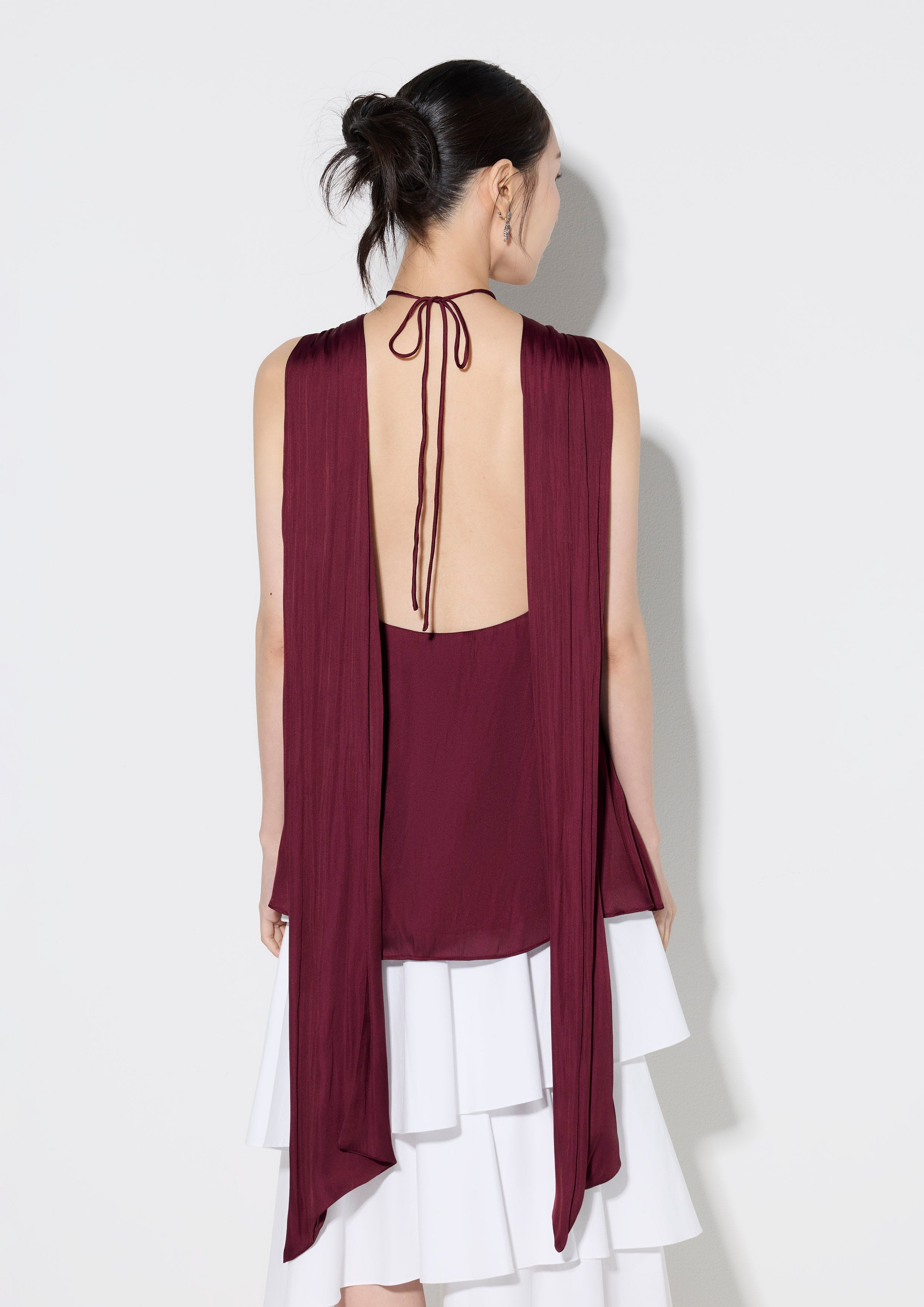 เสื้อคล้องคอแต่งแอพพลิเก้ดอกไม้ คอลเลกชัน Opium
