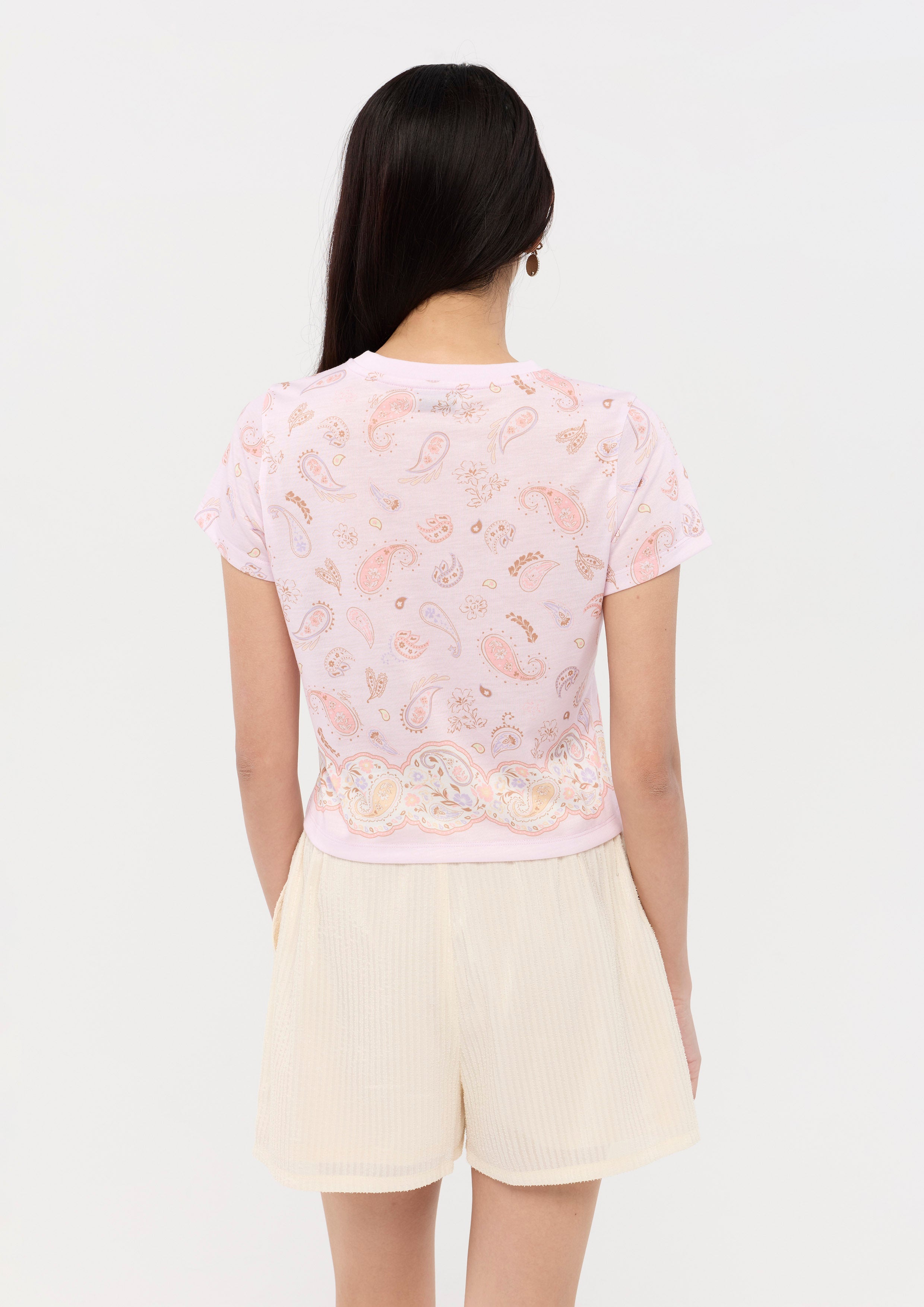 เสื้อยืดครอปแขนสั้นพิมพ์ลาย คอลเลกชัน Nomad's Grace