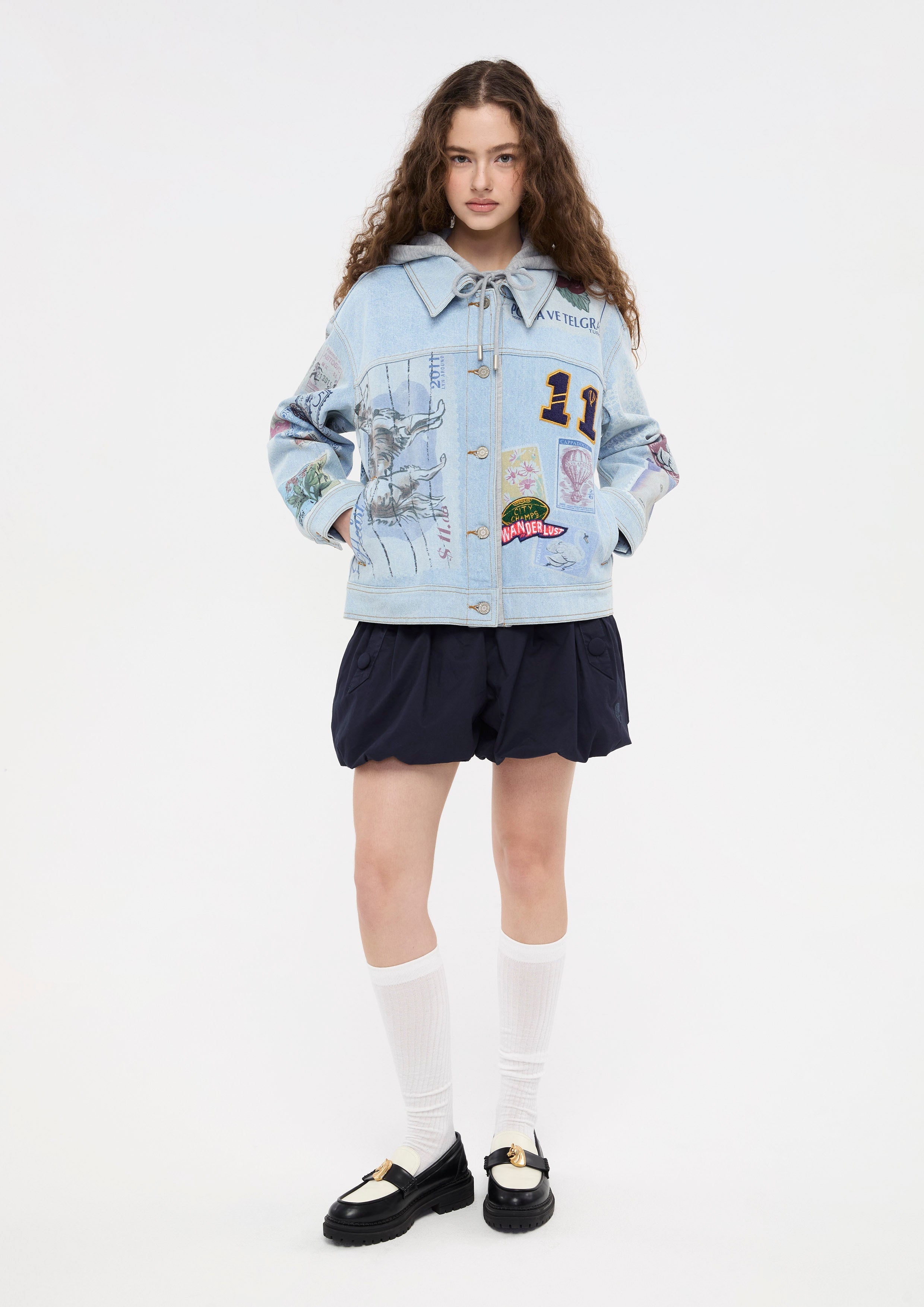 เสื้อแจ็คเก็ตเดนิมฮู้ดดี้แต่งแพทช์ปักลาย คอลเลกชัน The Wandering Remix