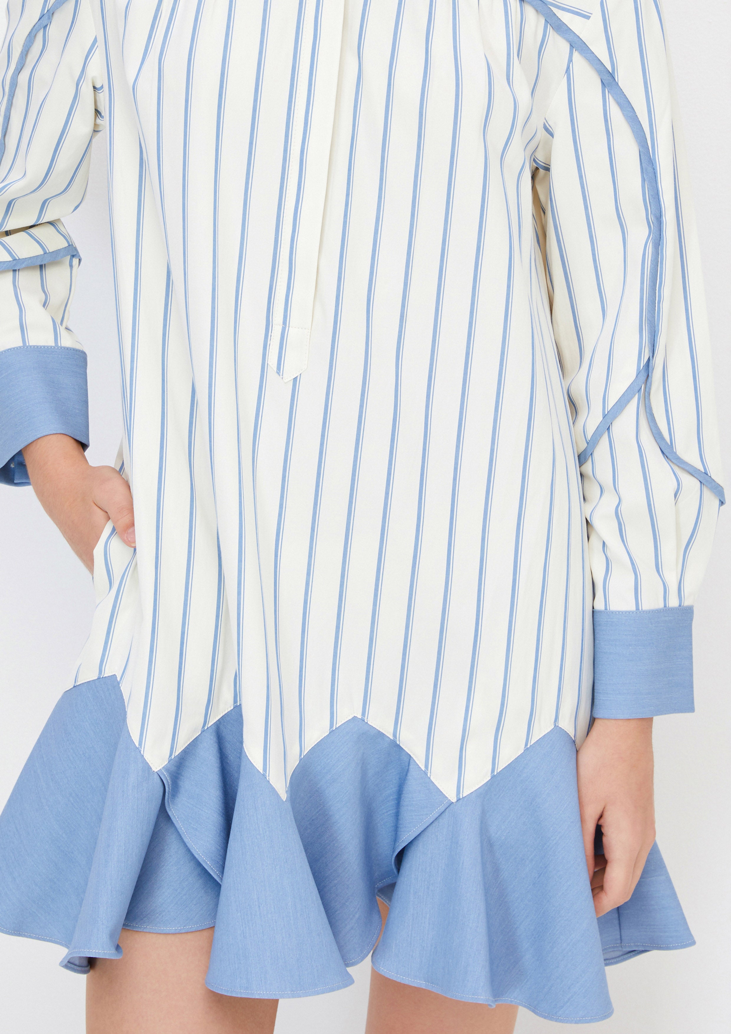 เดรสสั้นลายทางกระโปรงแต่งระบาย คอลเลกชัน Crystaline