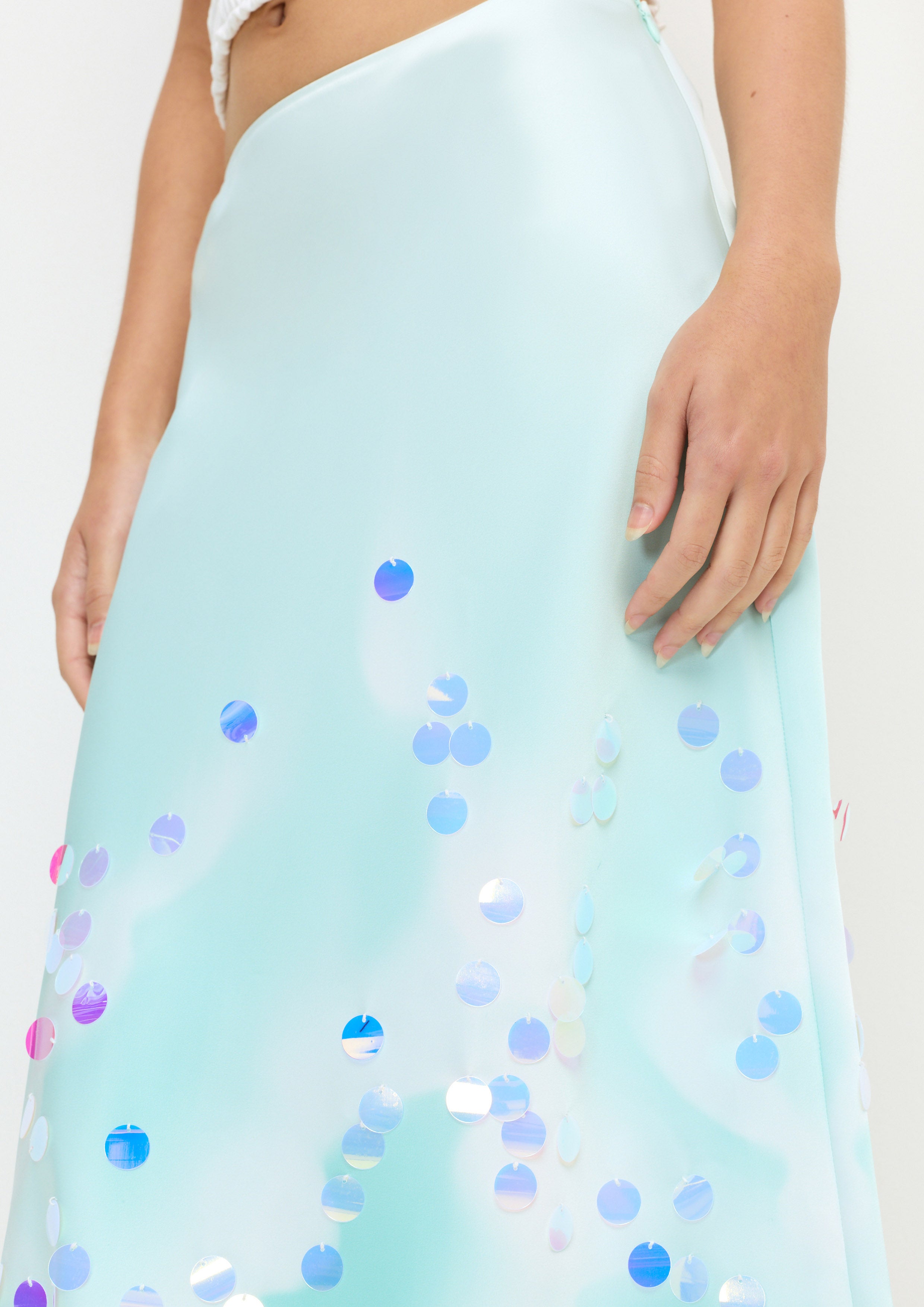 กระโปรงยาวแต่งเลื่อม คอลเลกชัน Aurora Veil