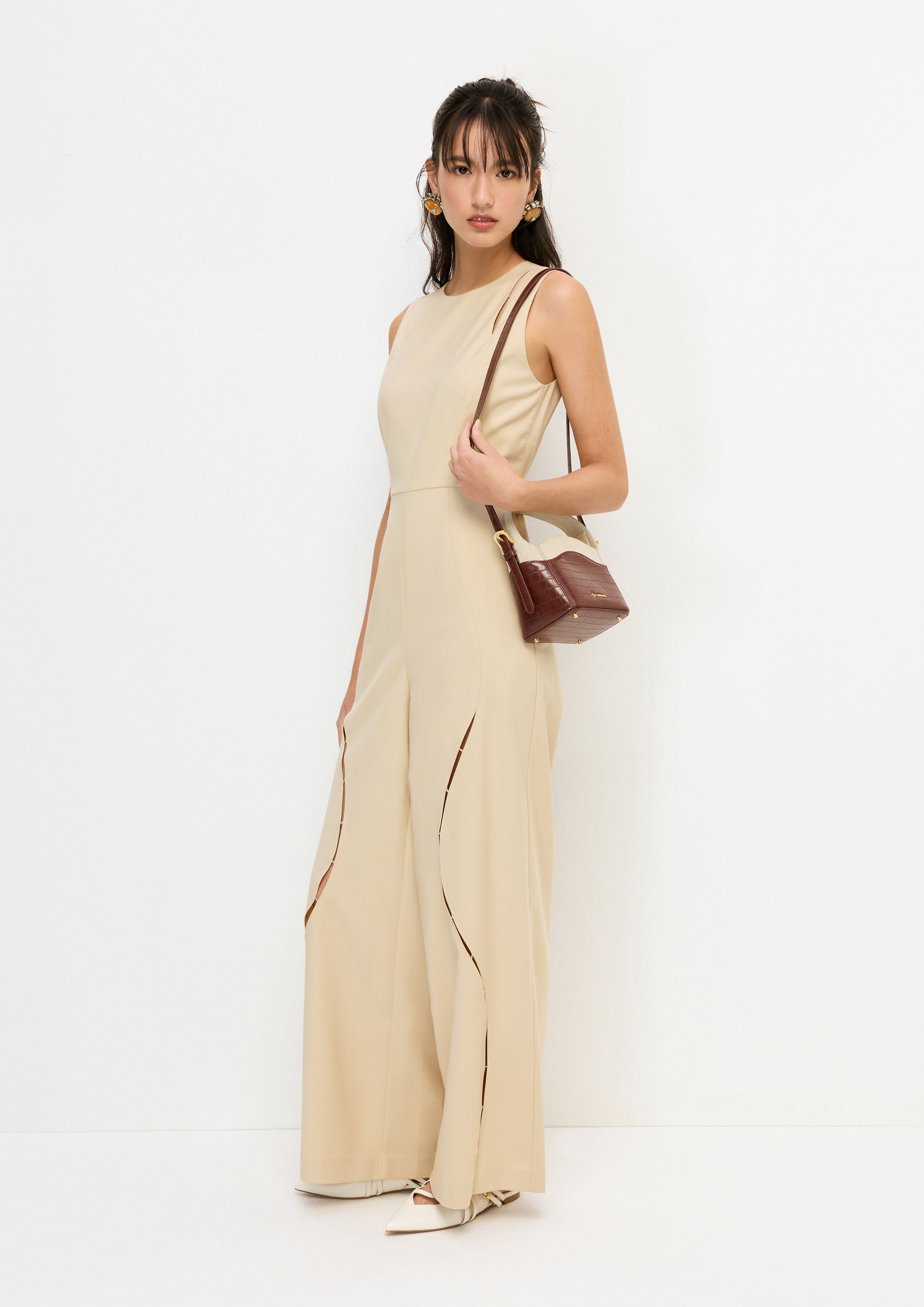 จัมพ์สูทแต่งคัตเอาท์ทรงเคิฟ คอลเลกชัน Aurora Veil