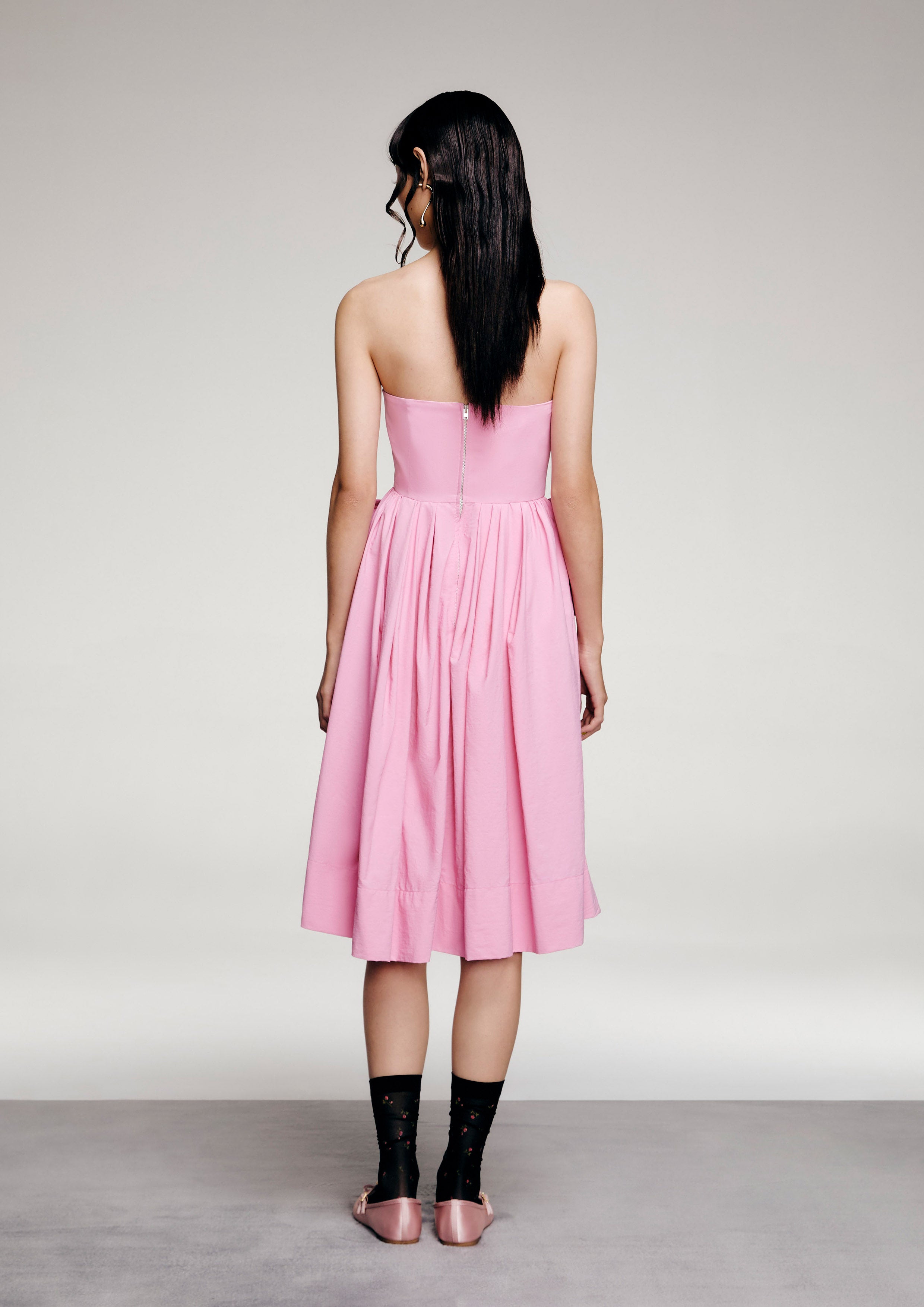 เดรสเกาะอกแต่งดอกกุหลาบ คอลเลกชัน Reviere