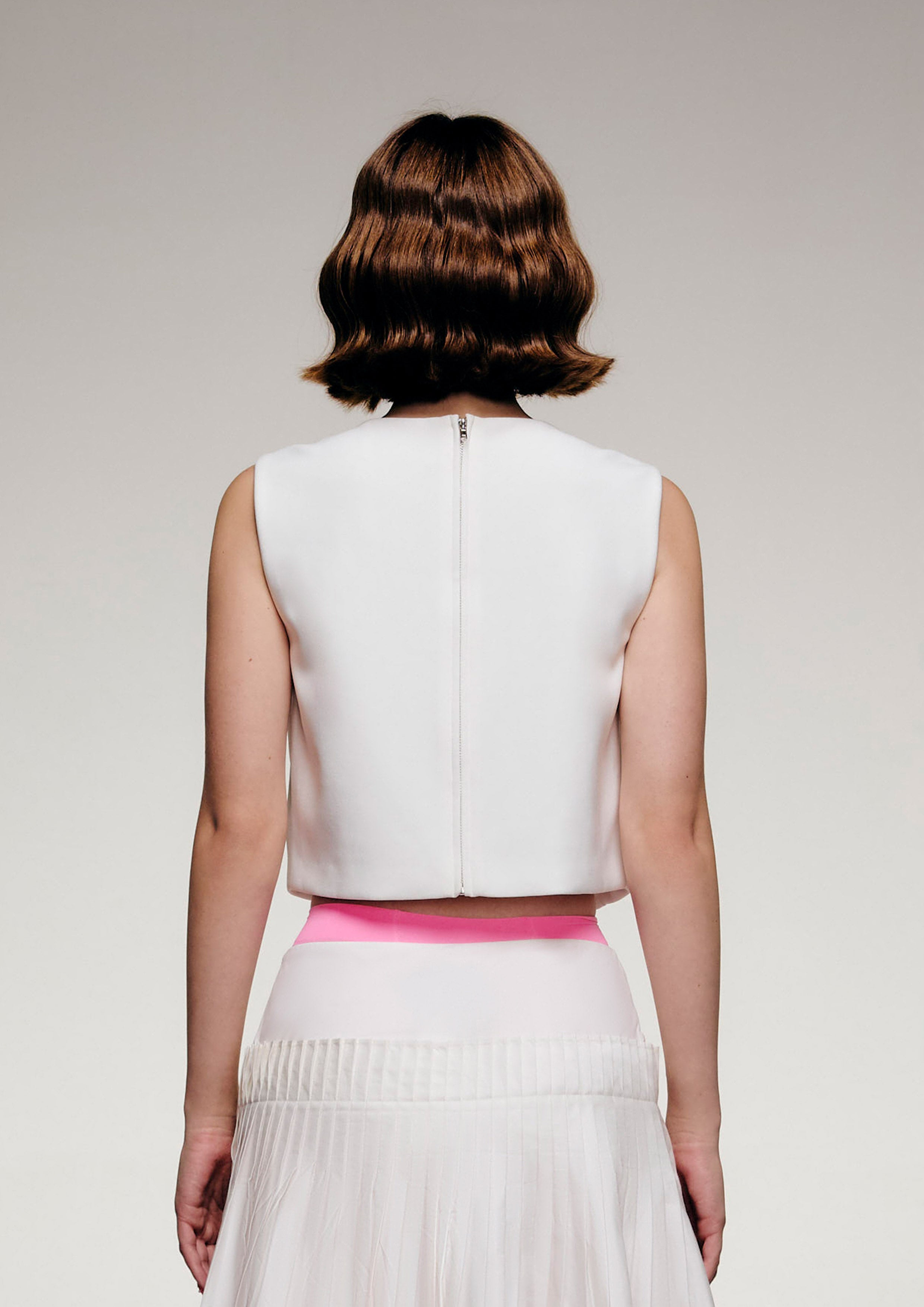 เสื้อครอปซาตินแต่งดอกกุหลาบ คอลเลกชัน Reviere