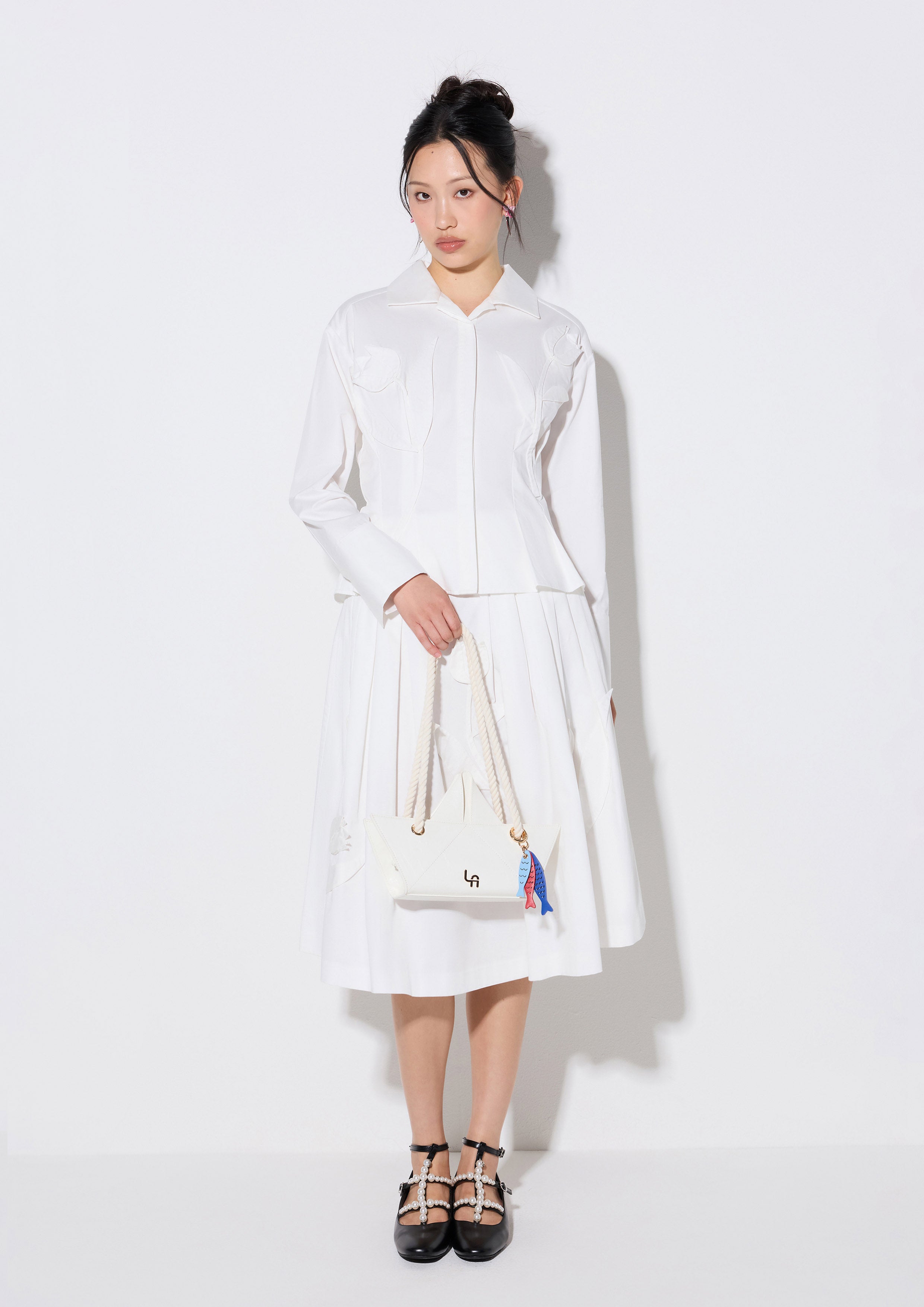 เสื้อเชิ้ตแขนยาวแต่งดอกไม้ คอลเลกชัน Weekender