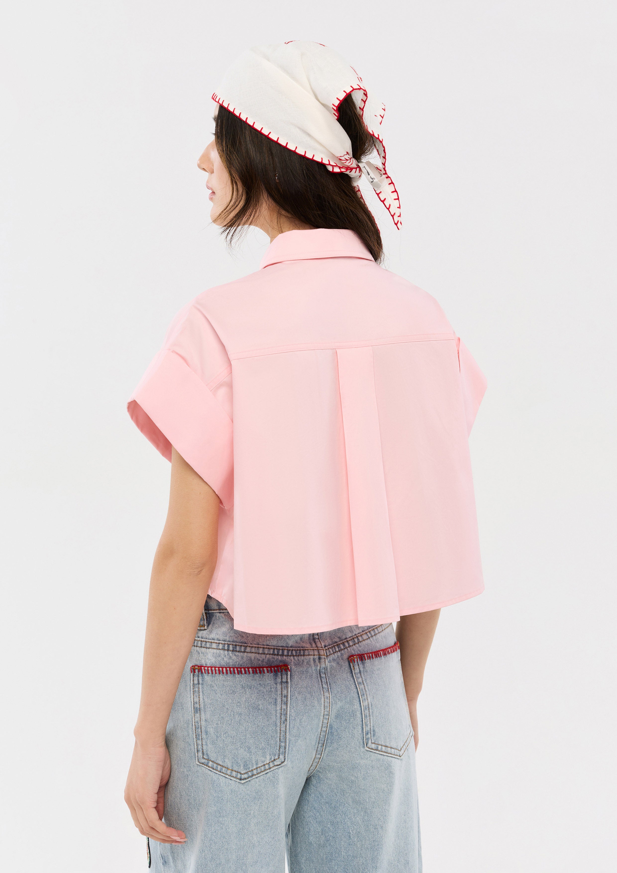 เสื้อเชิ้ตครอปแขนสั้นปักโลโก้ คอลเลกชัน Camp Diary