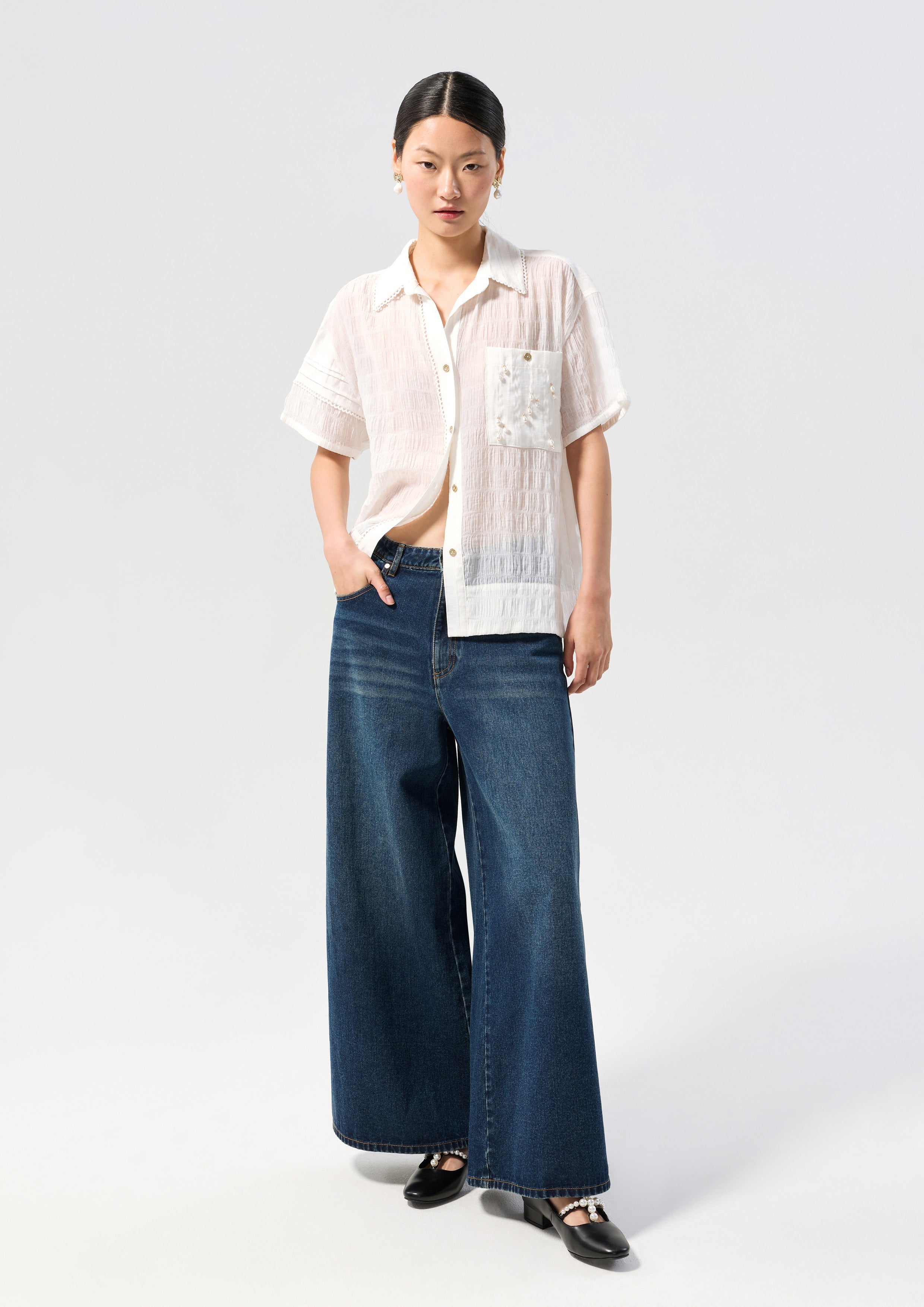 เสื้อเชิ้ตจับย่นแต่งกระเป๋าปักลูกปัดมุก คอลเลกชัน Oasis