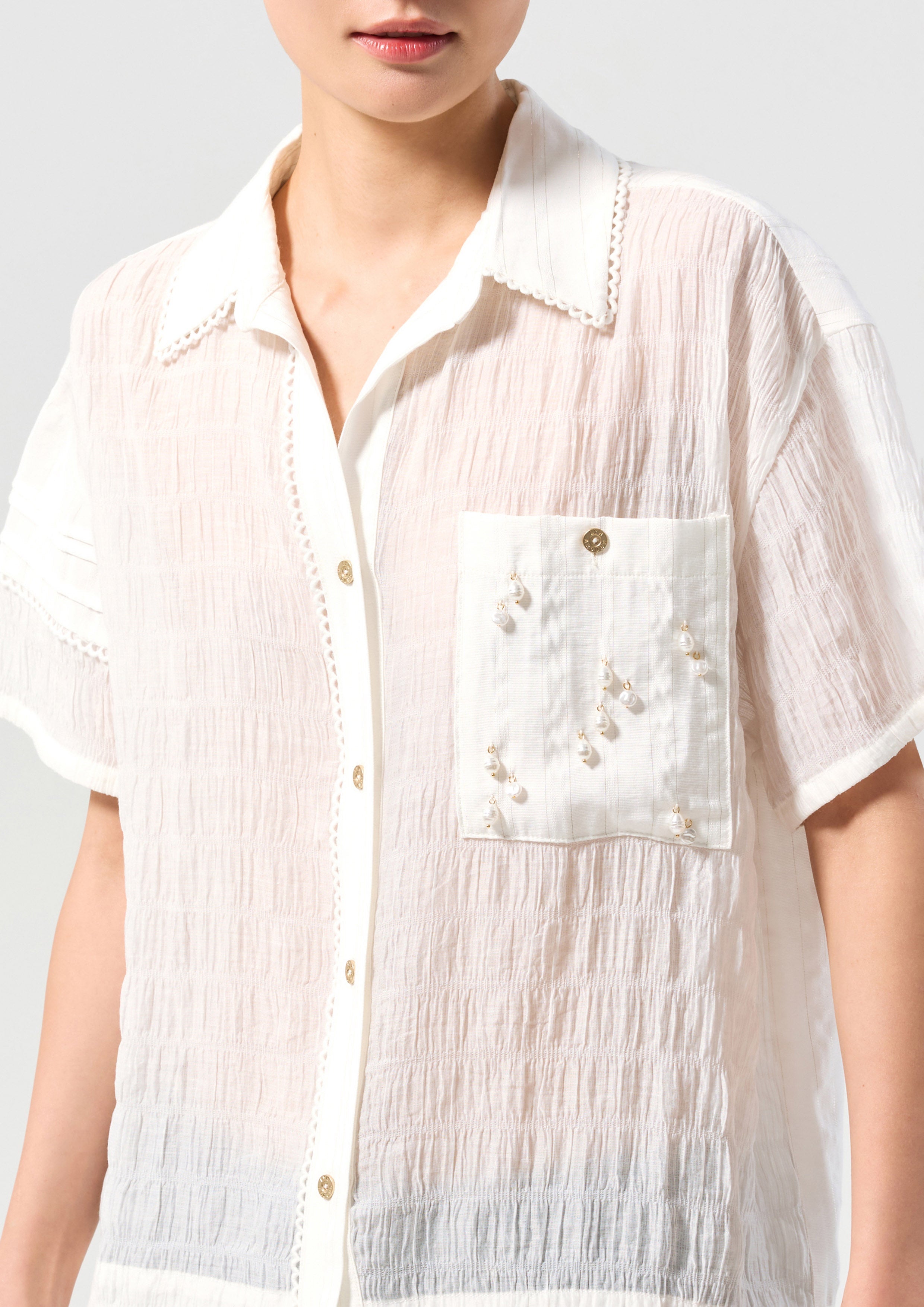 เสื้อเชิ้ตจับย่นแต่งกระเป๋าปักลูกปัดมุก คอลเลกชัน Oasis