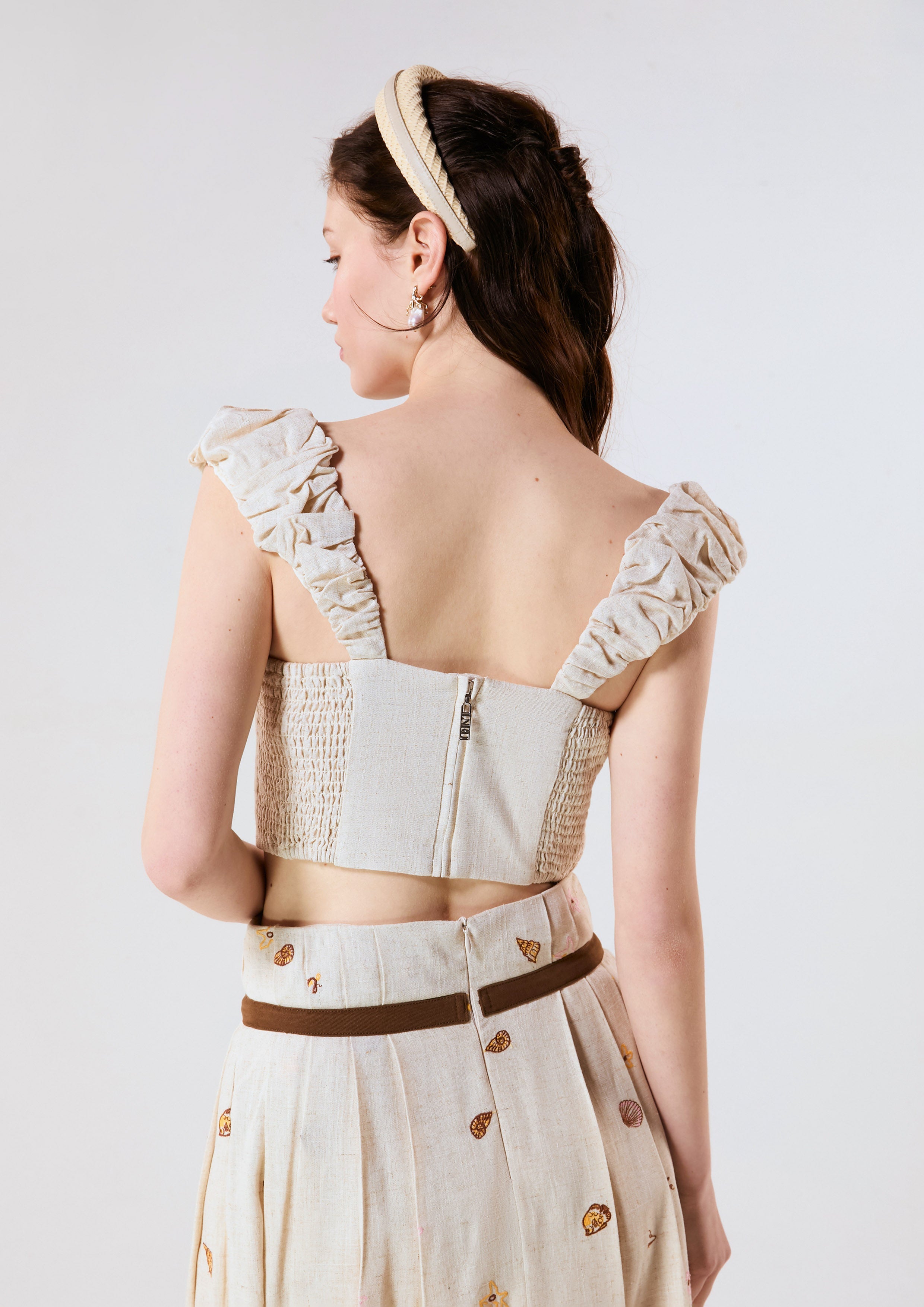 เสื้อครอปสายเสื้อจับย่น คอลเลกชัน Chasing the Sea