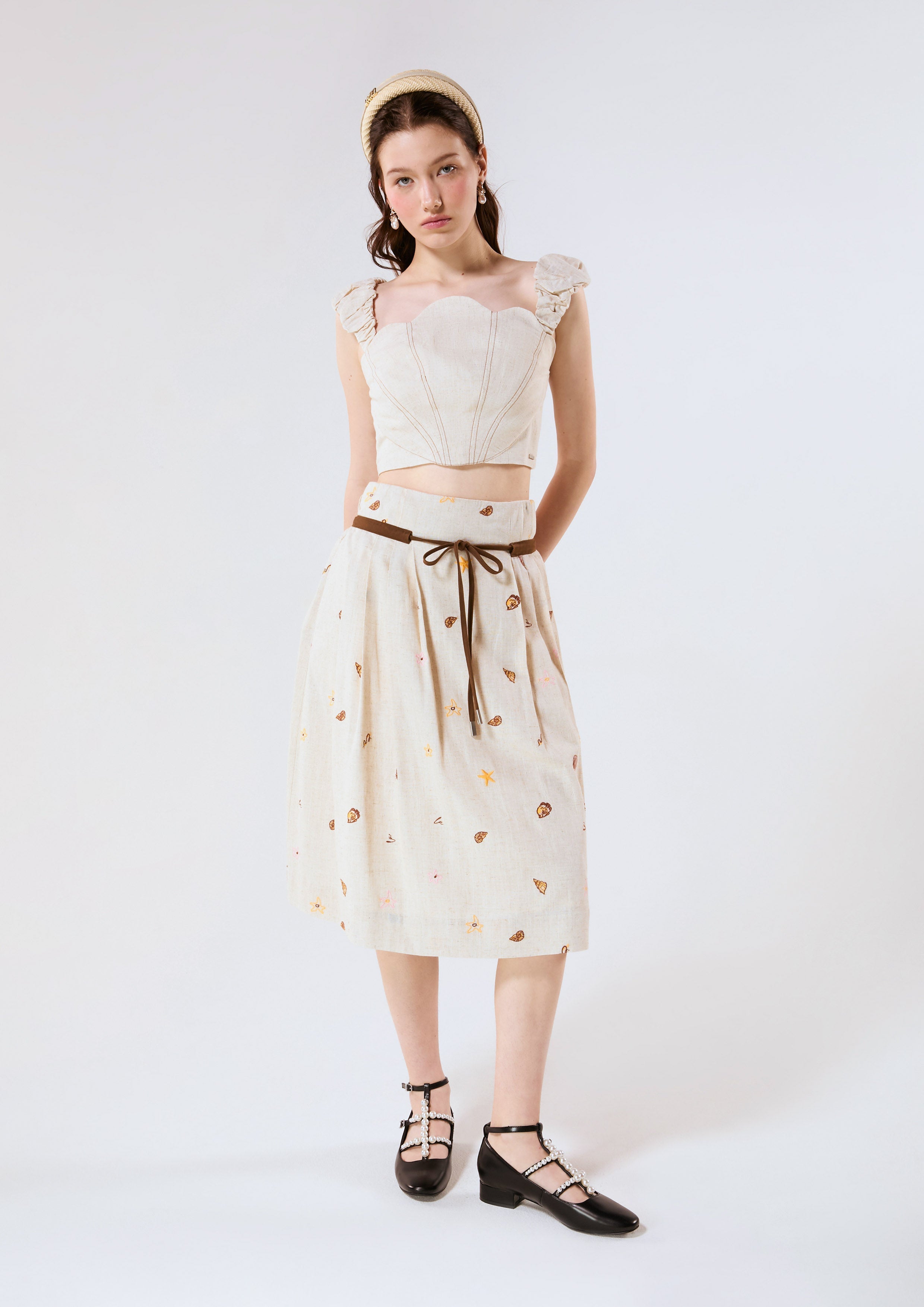 กระโปรงคลุมเข่าอัดพลีทพิมพ์ลายพร้อมเชือกผูก คอลเลกชัน Chasing the Sea