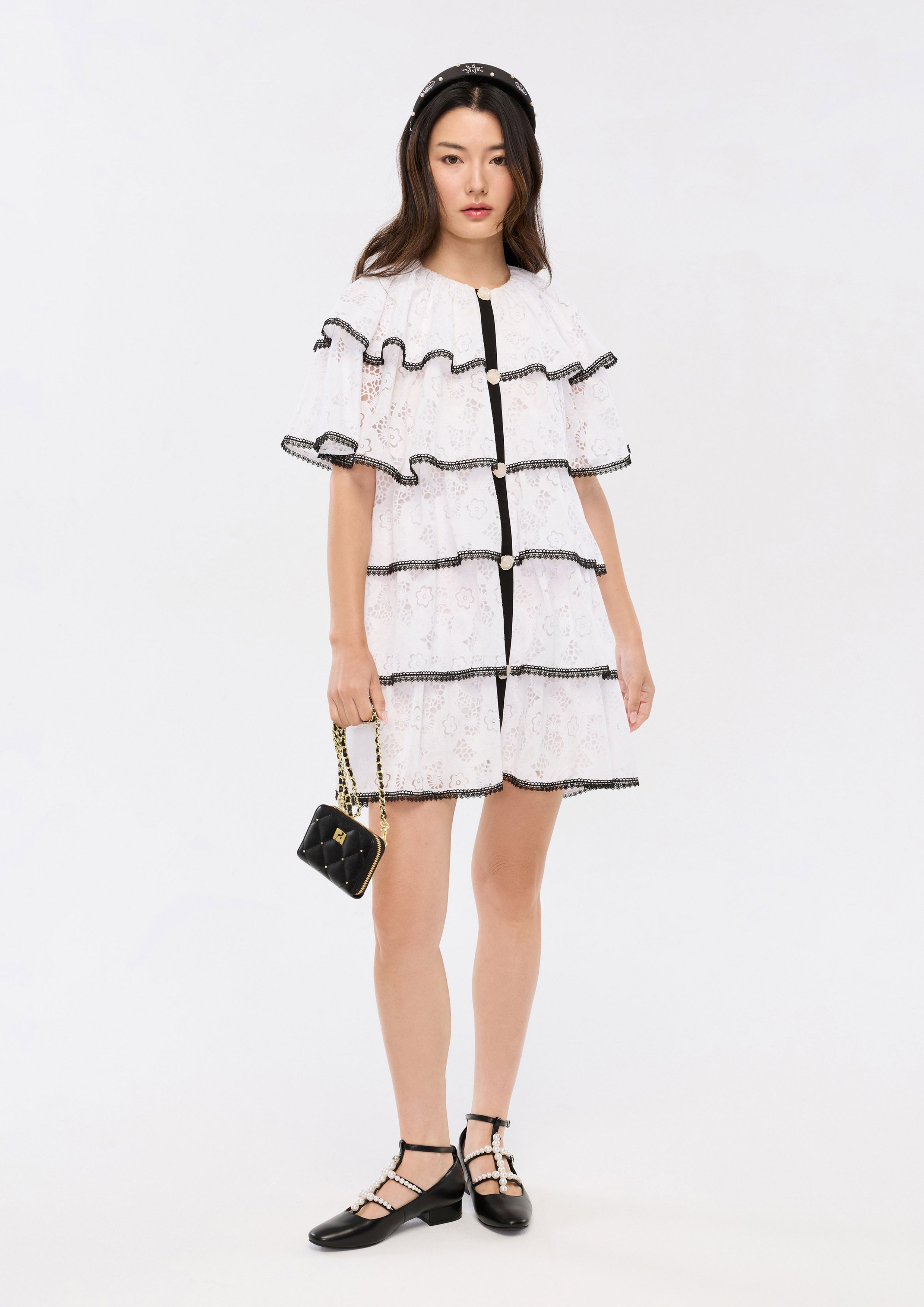 เดรสสั้นผ้าลูกไม้ระบายต่อชั้น คอลเลกชัน Oasis