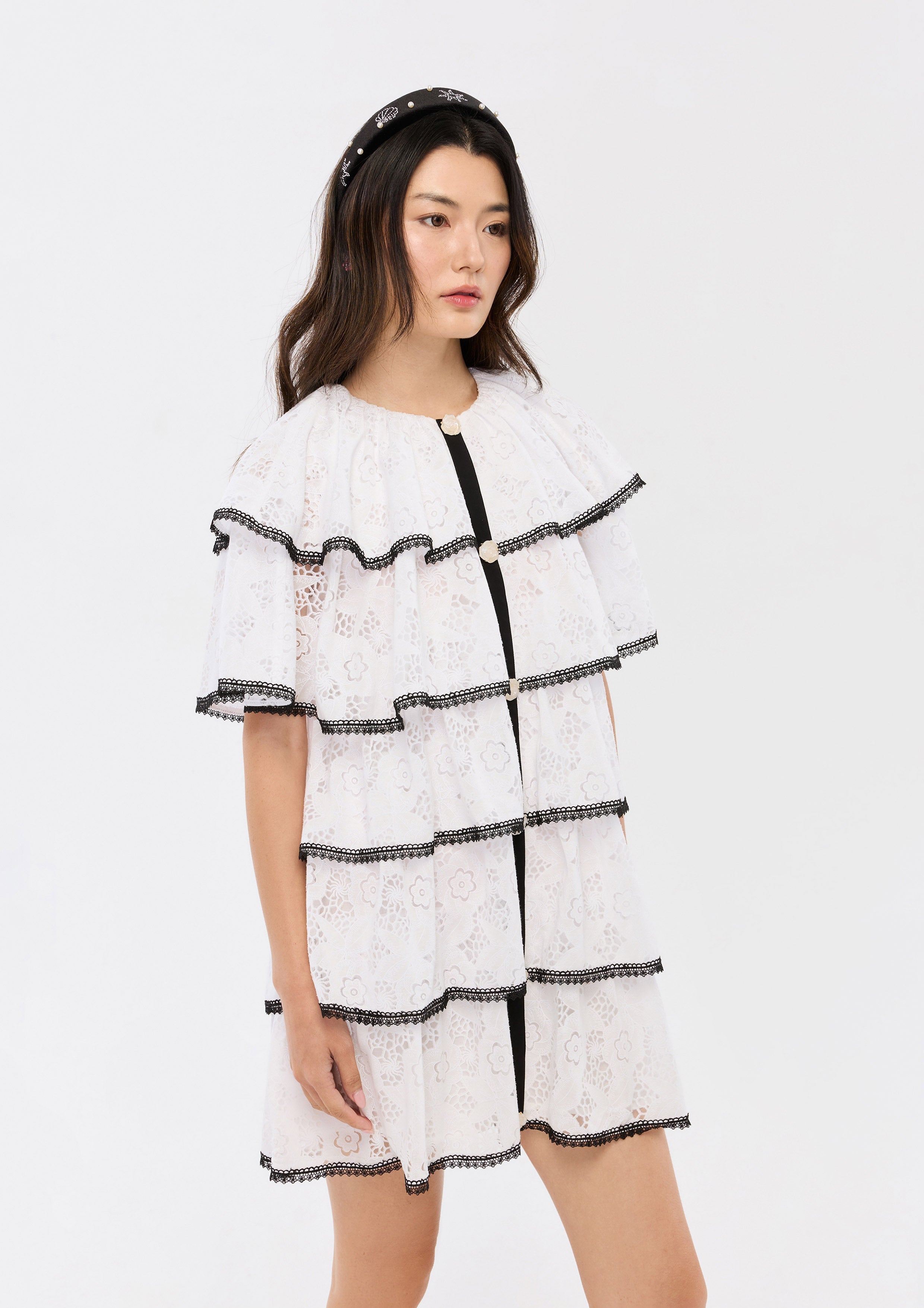 เดรสสั้นผ้าลูกไม้ระบายต่อชั้น คอลเลกชัน Oasis