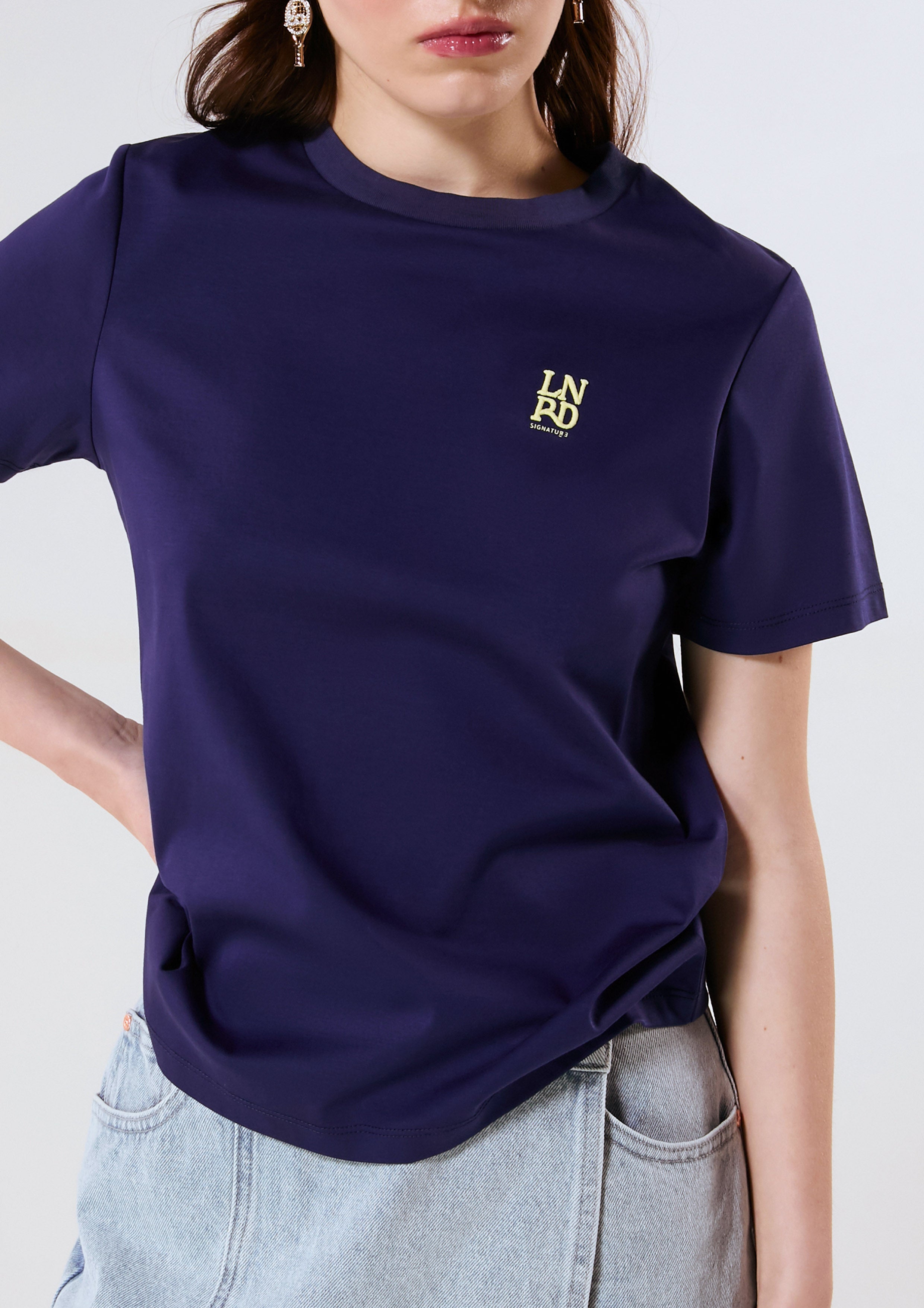 เสื้อยืดแขนสั้นปักโลโก้ คอลเลกชัน LNRD Signature