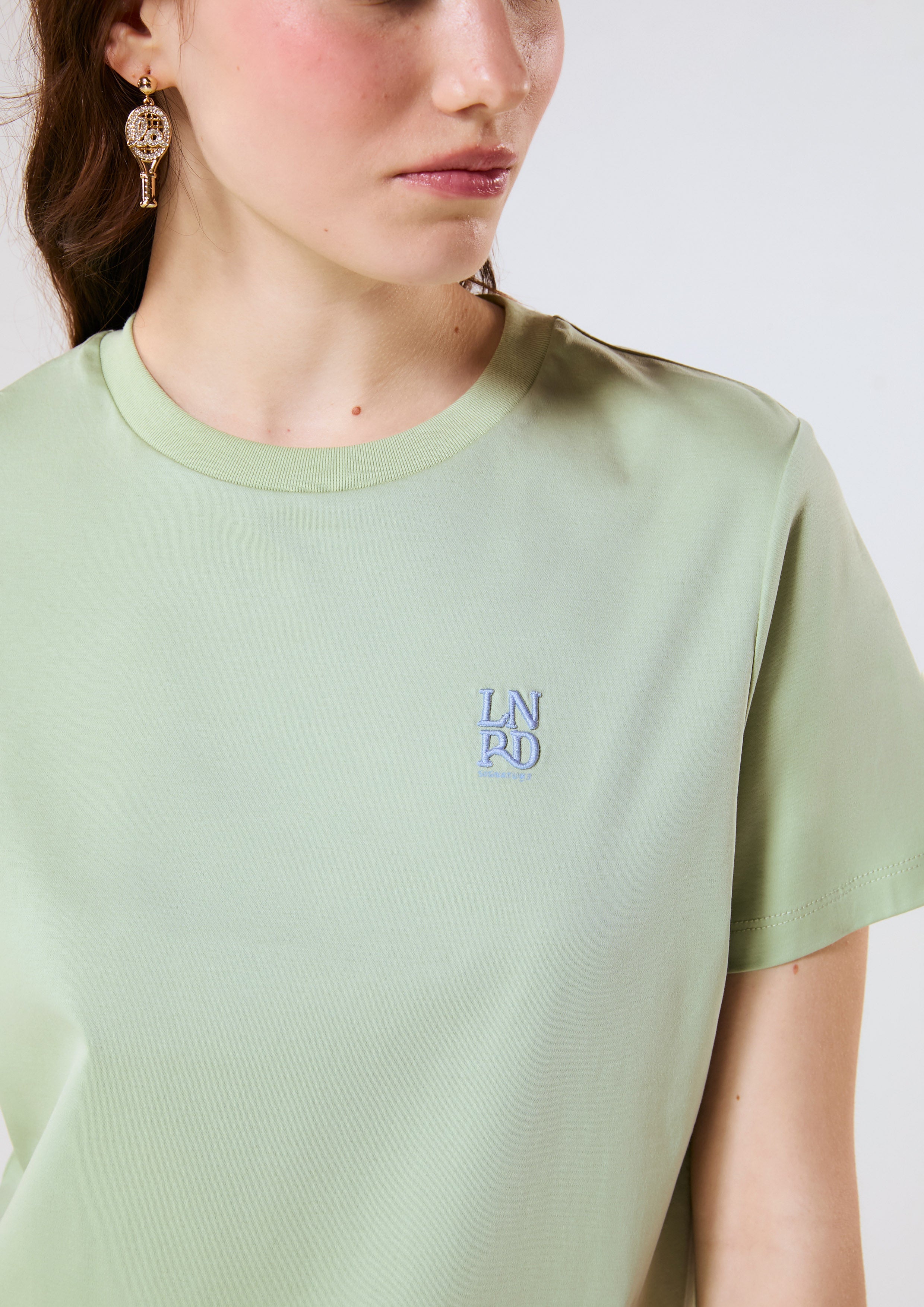 เสื้อยืดแขนสั้นปักโลโก้ คอลเลกชัน LNRD Signature