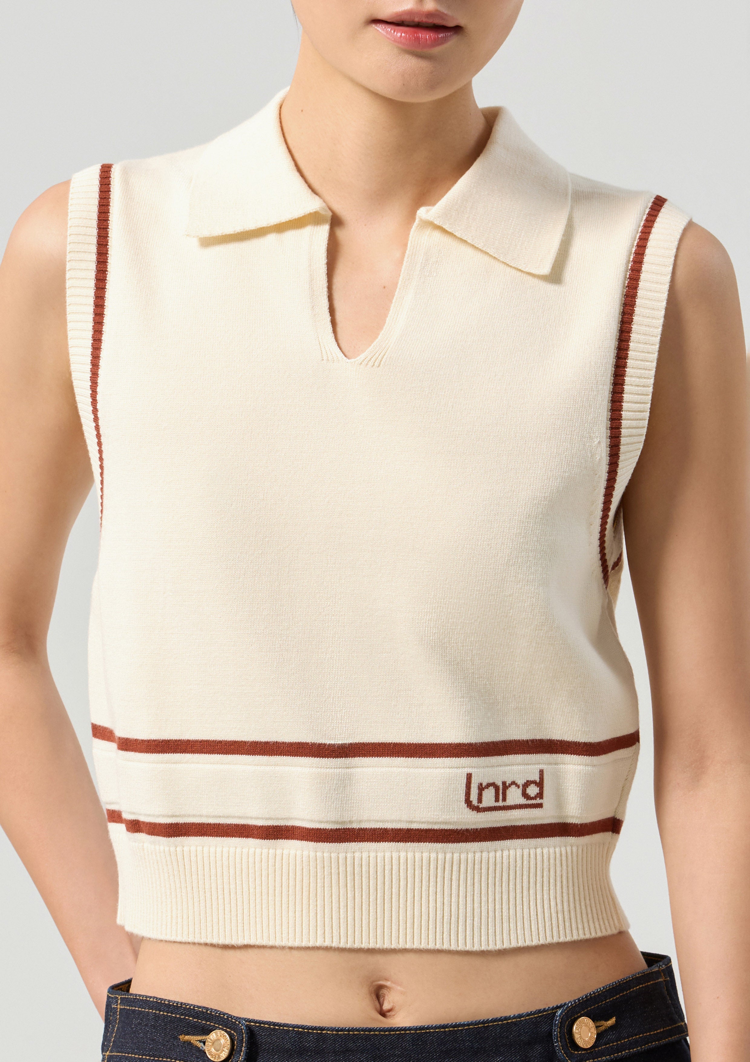 เสื้อนิตครอปแขนกุดปักโลโก้ คอลเลกชัน Califonia Yacht Club