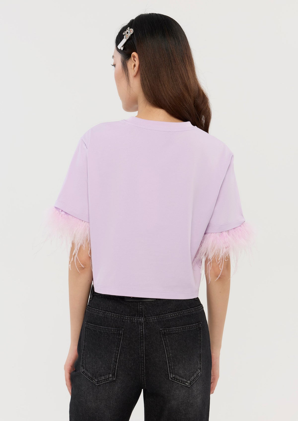 เสื้อยืดทรงครอปแขนสั้นแต่งพู่ขนนก คอลเลกชัน In Dream's Orbit