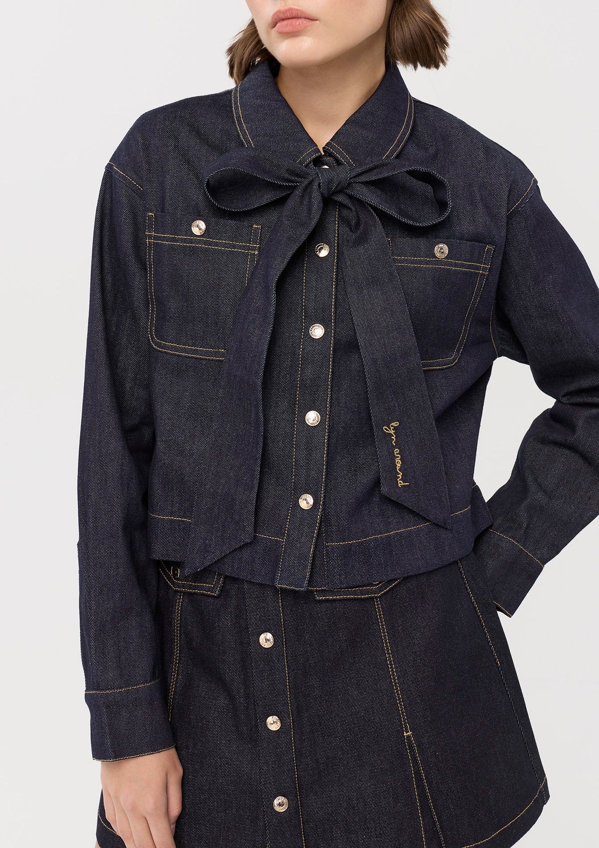 เสื้อเดนิมฝีตะเข็บคอนทราสต์ คอลเลกชัน Basic Denim