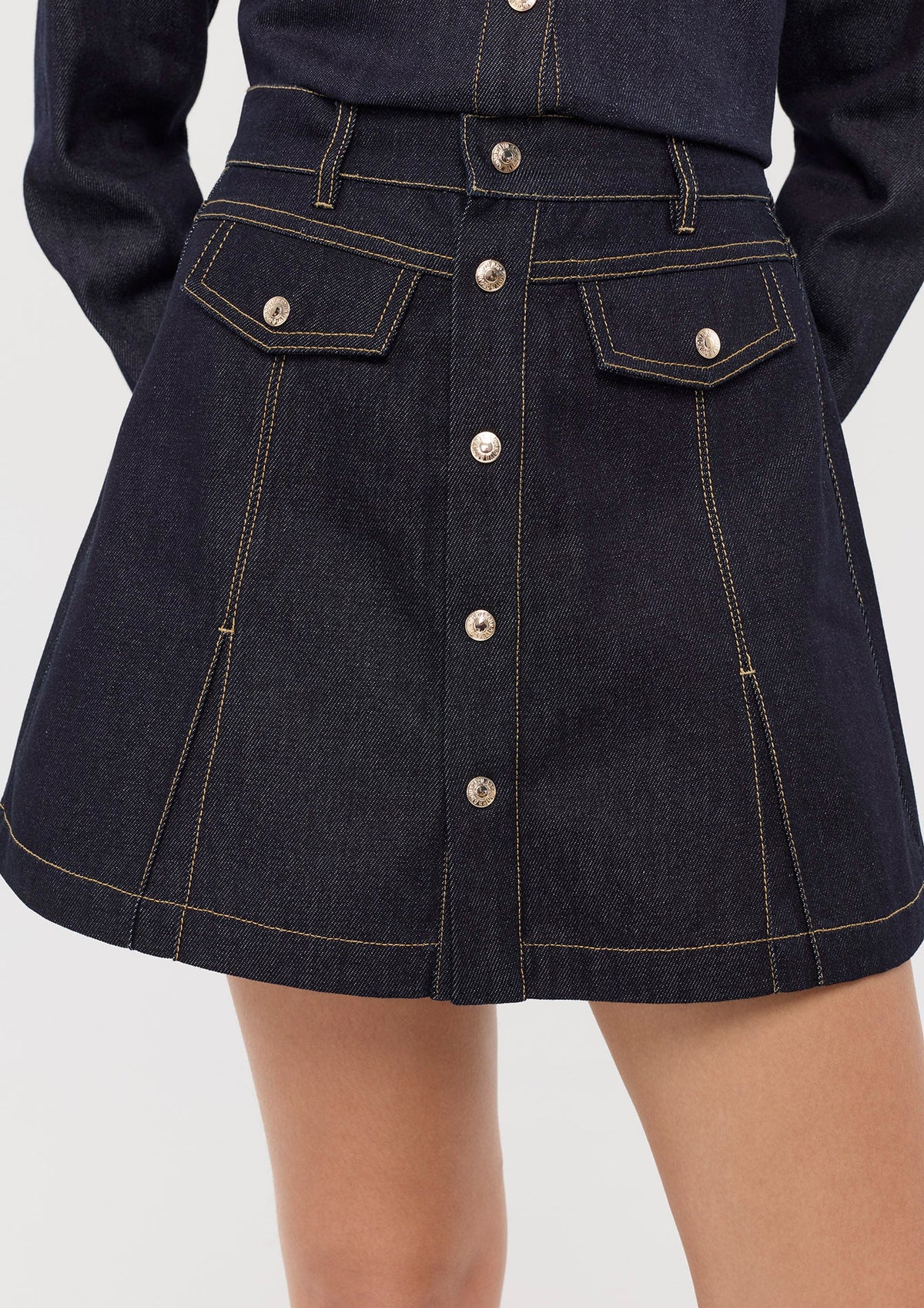 กระโปรงกางเกงสั้นเดนิมฝีตะเข็บคอนทราสต์ คอลเลกชัน Basic Denim