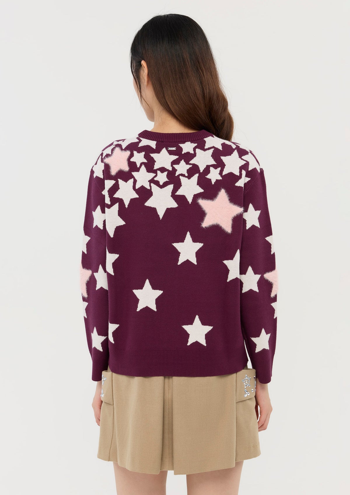 เสื้อนิตพูลโอวเวอร์แขนยาวแต่งลายดาวขนเฟอร์ คอลเลกชัน In Dream's Orbit