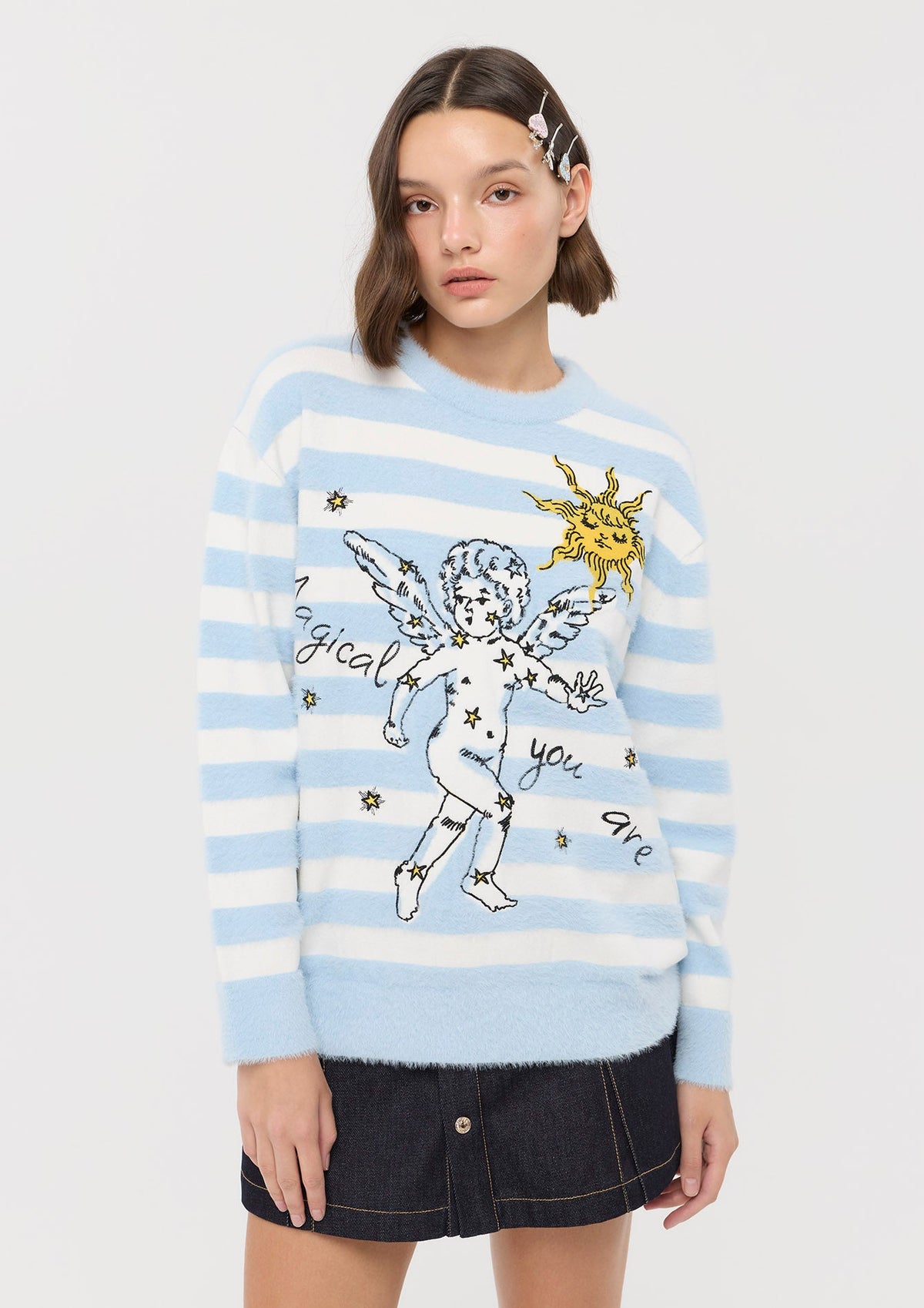 เสื้อพูลโอเวอร์ขนฟูแขนยาวลายทางปักลาย คอลเลกชัน In Dream's Orbit