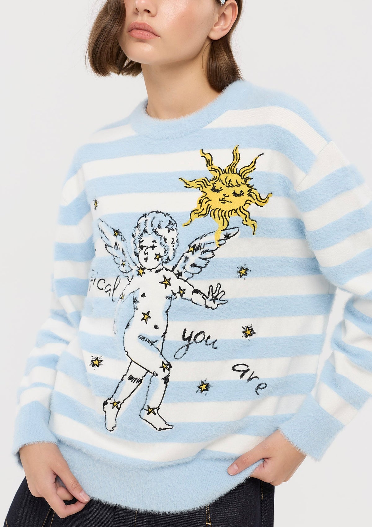 เสื้อพูลโอเวอร์ขนฟูแขนยาวลายทางปักลาย คอลเลกชัน In Dream's Orbit