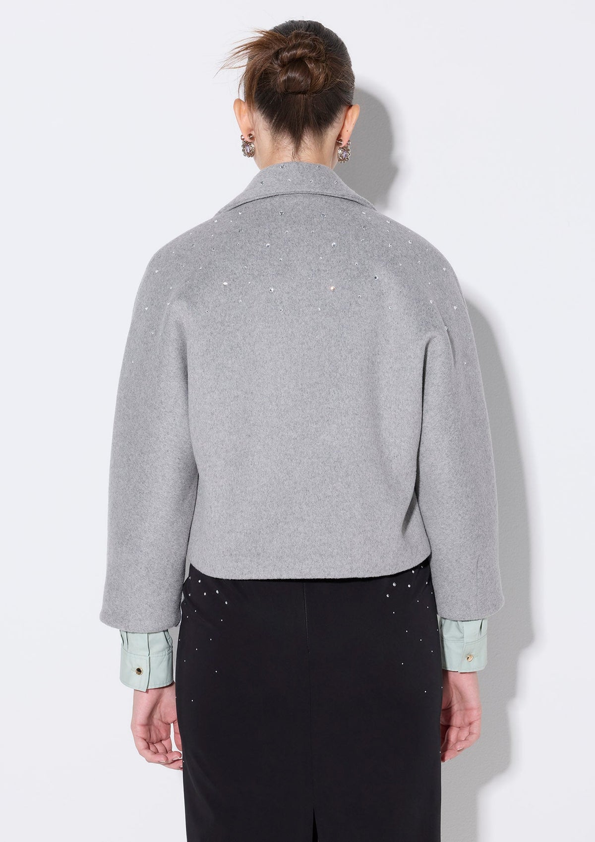 เสื้อแจ็คเก็ตซิปหน้าแต่งโบคริสตัล คอลเลกชัน Crystal Habit