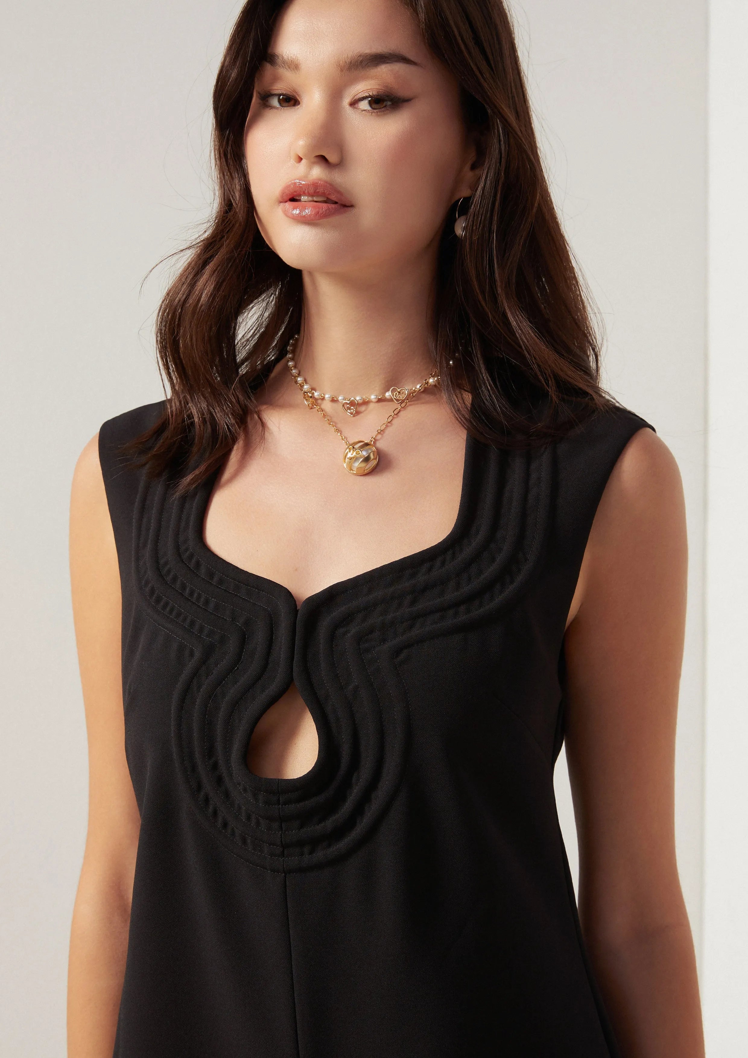 Curvy Line Sleeveless Romper