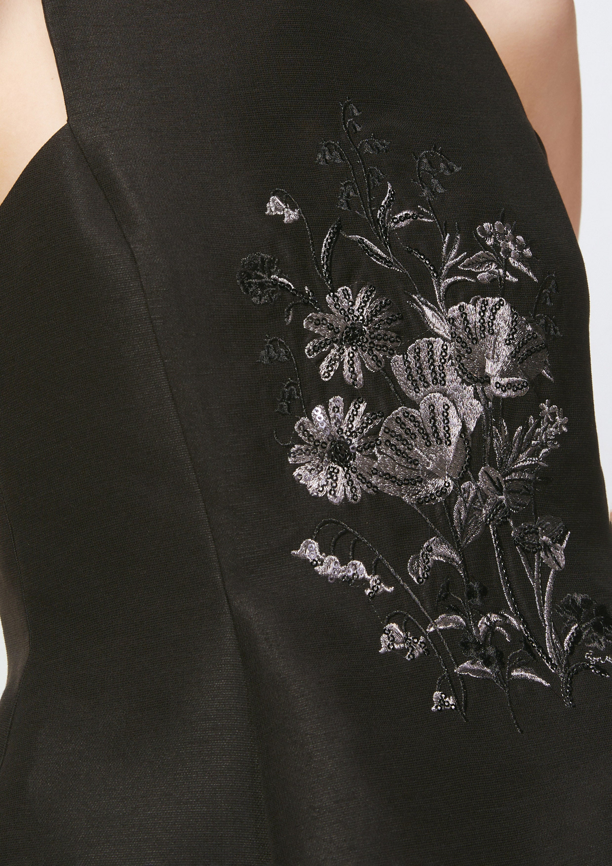 เสื้อแขนกุด แต่งชายบาน ลายดอกไม้ Flower Field