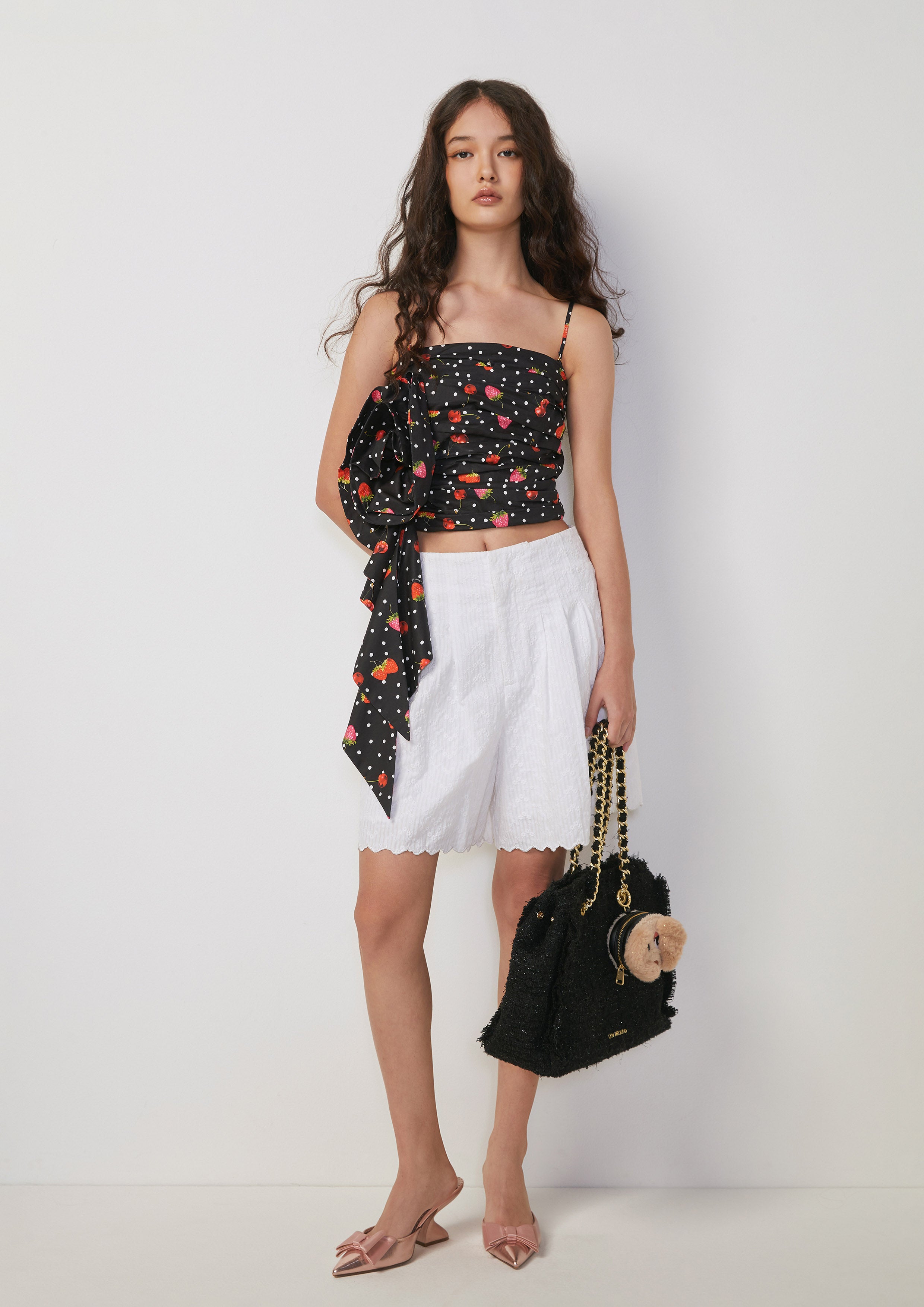 เสื้อสายเดี่ยว ทรงครอป แต่งจับจีบโบว์ดอกไม้ Fruity Whimsical