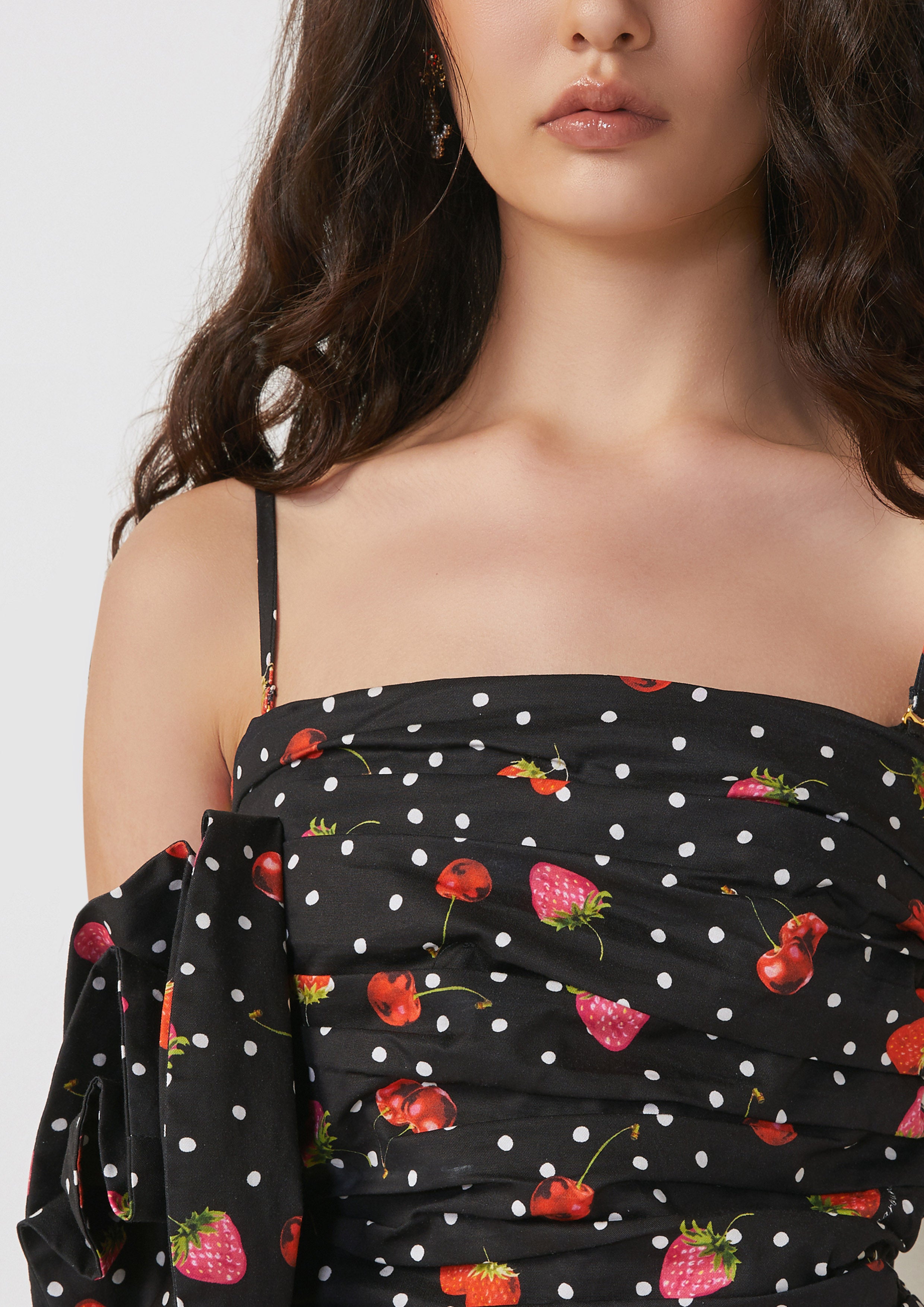 เสื้อสายเดี่ยว ทรงครอป แต่งจับจีบโบว์ดอกไม้ Fruity Whimsical