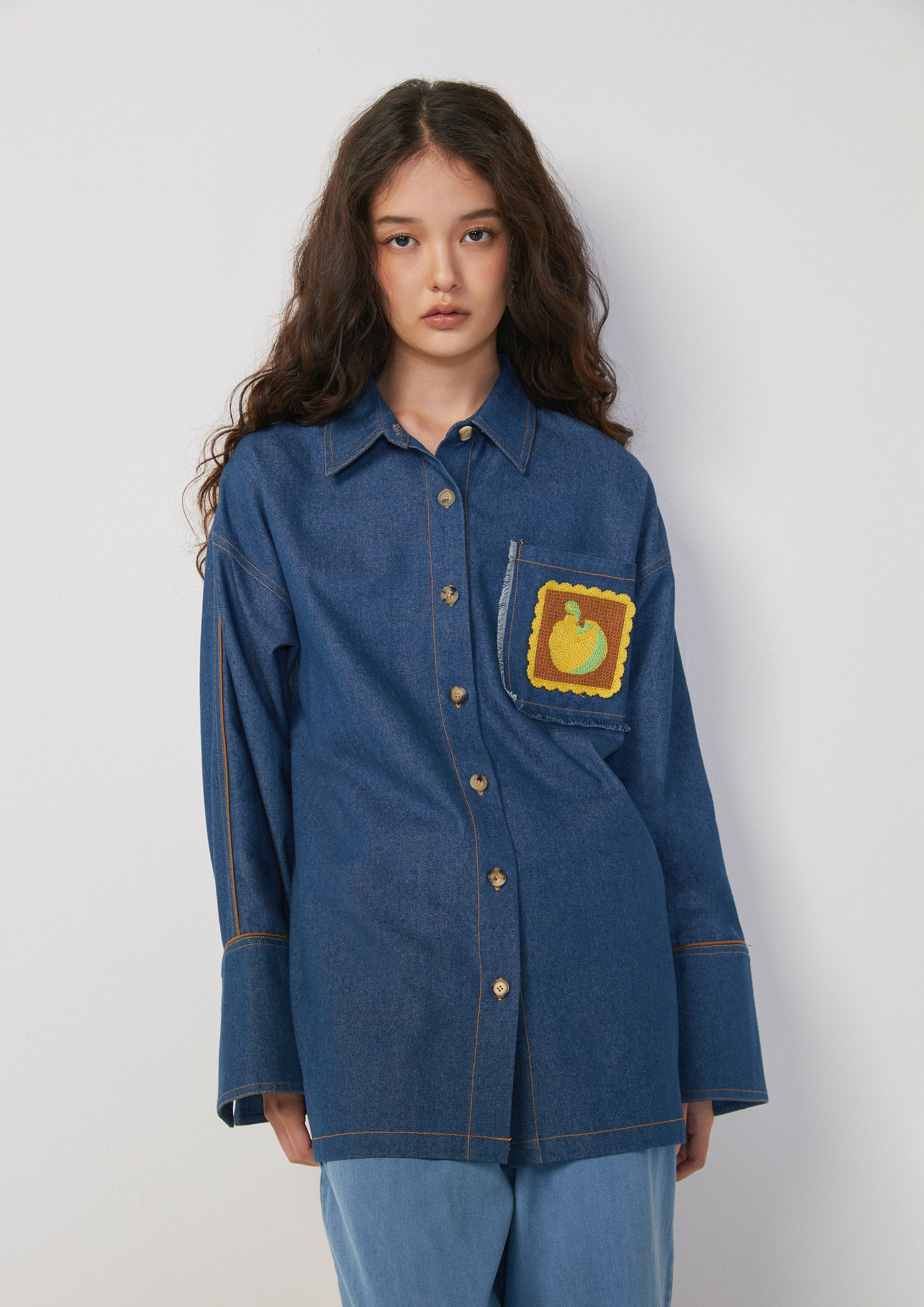 เสื้อเชิ้ต เดนิม ทรงโอเวอร์ไซซ์ แต่งปัก Fruity Whimsical