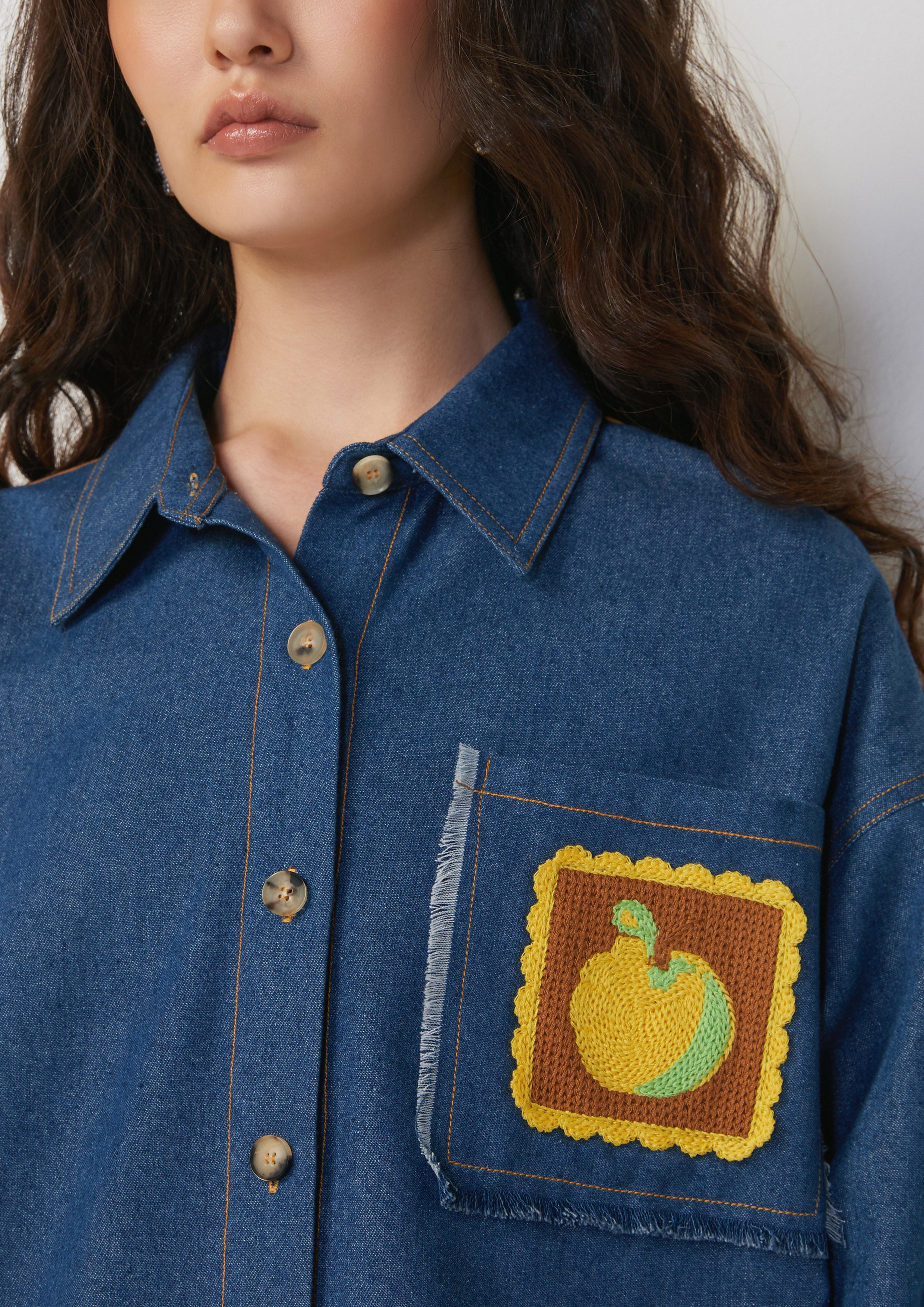 เสื้อเชิ้ต เดนิม ทรงโอเวอร์ไซซ์ แต่งปัก Fruity Whimsical