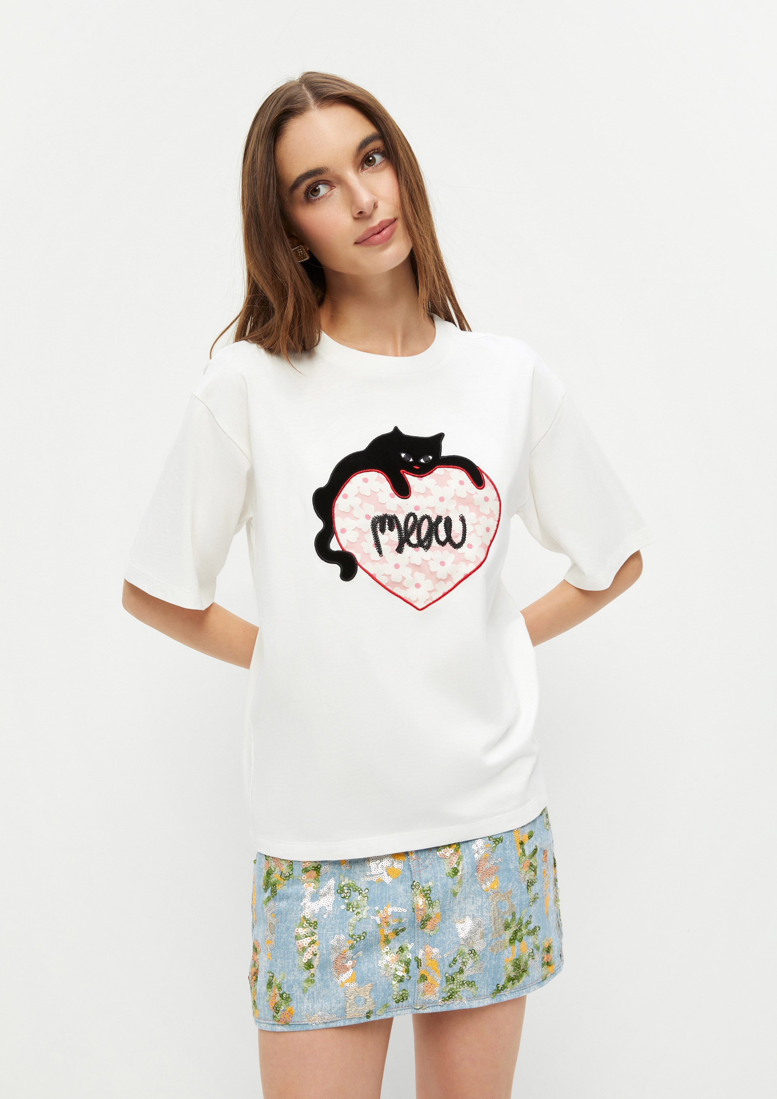 เสื้อยืดโอเวอร์ไซส์แขนสั้นปักลาย