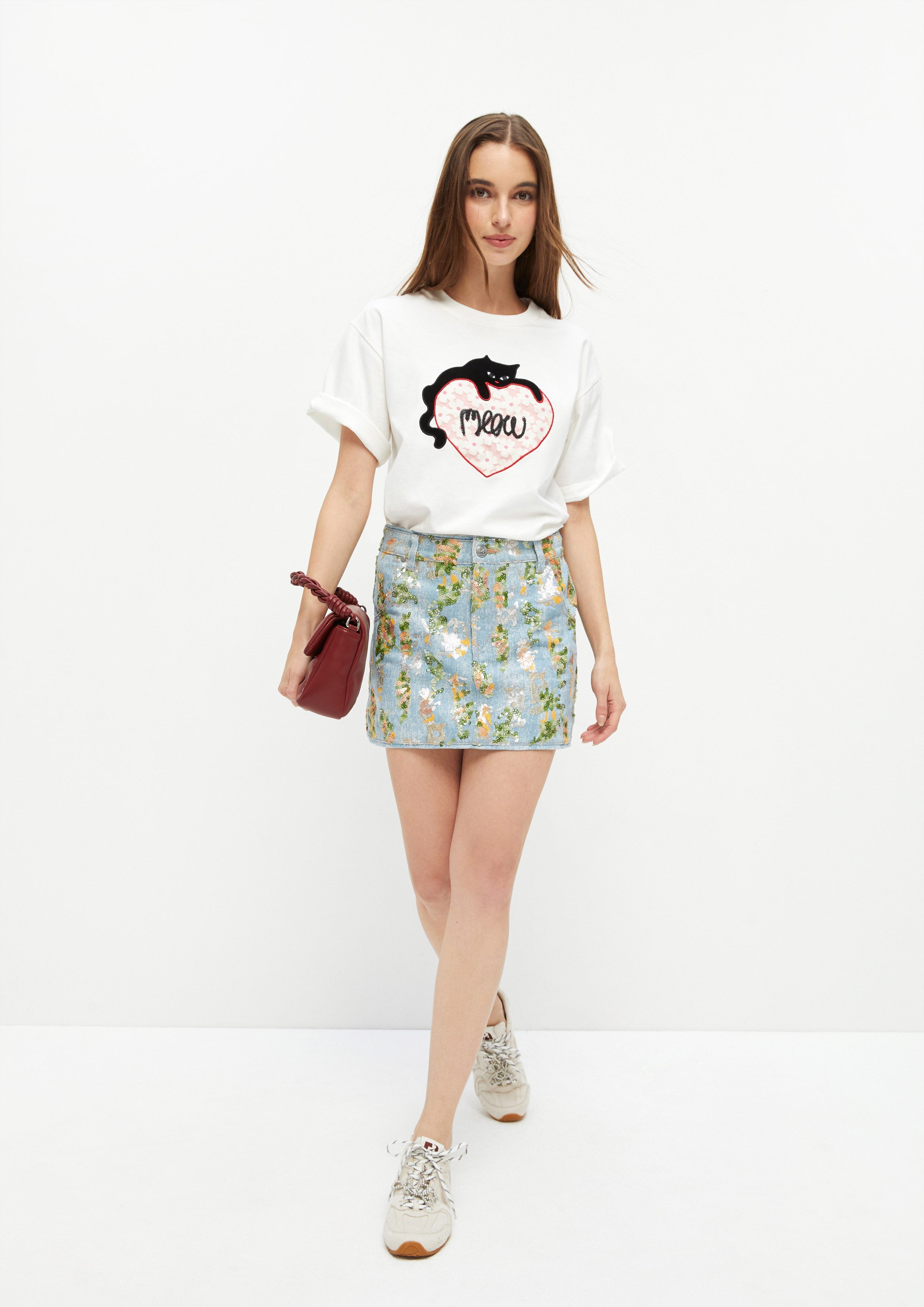 เสื้อยืดโอเวอร์ไซส์แขนสั้นปักลาย