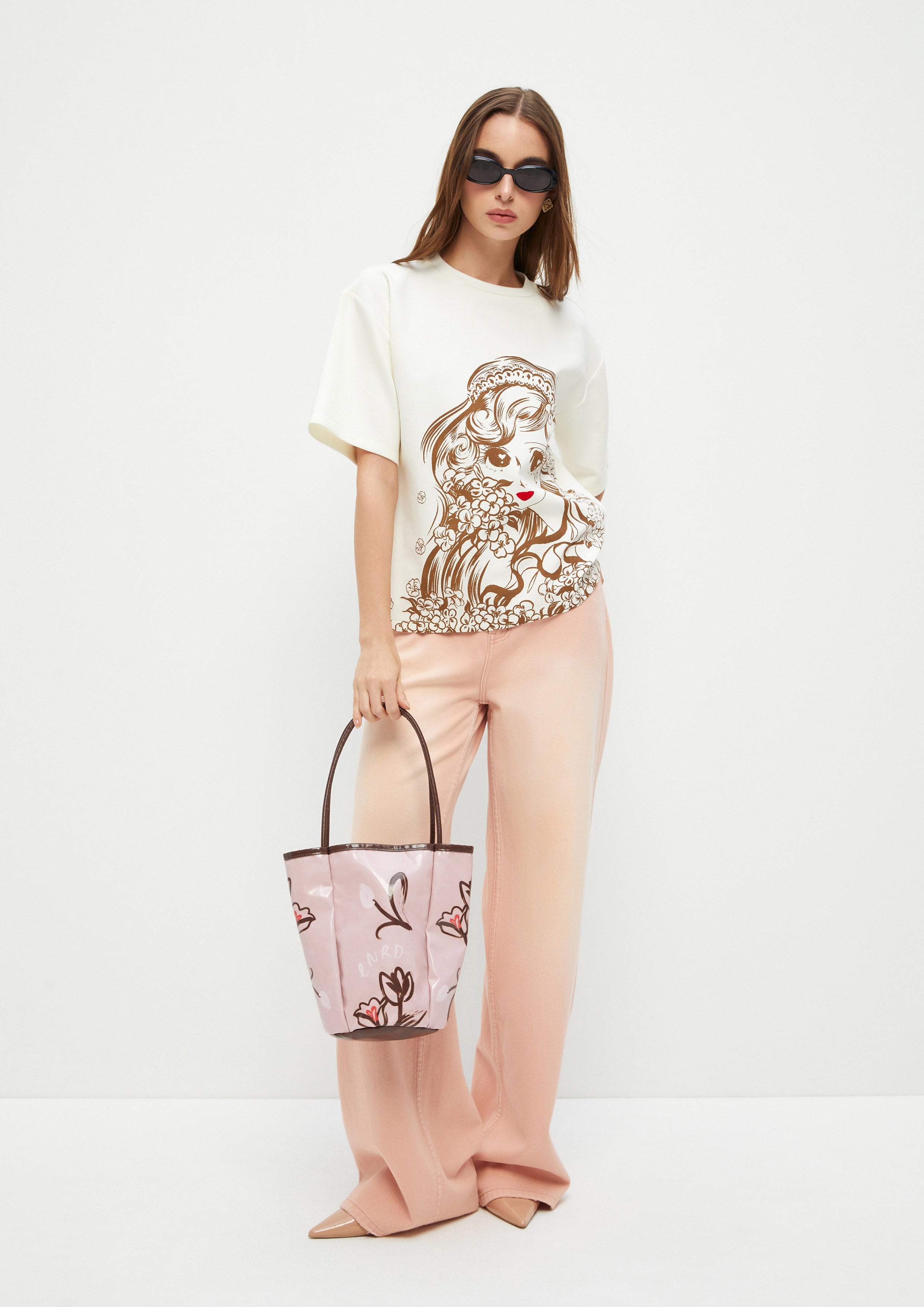 เสื้อยืดโอเวอร์ไซส์แขนสั้นพิมพ์ลาย