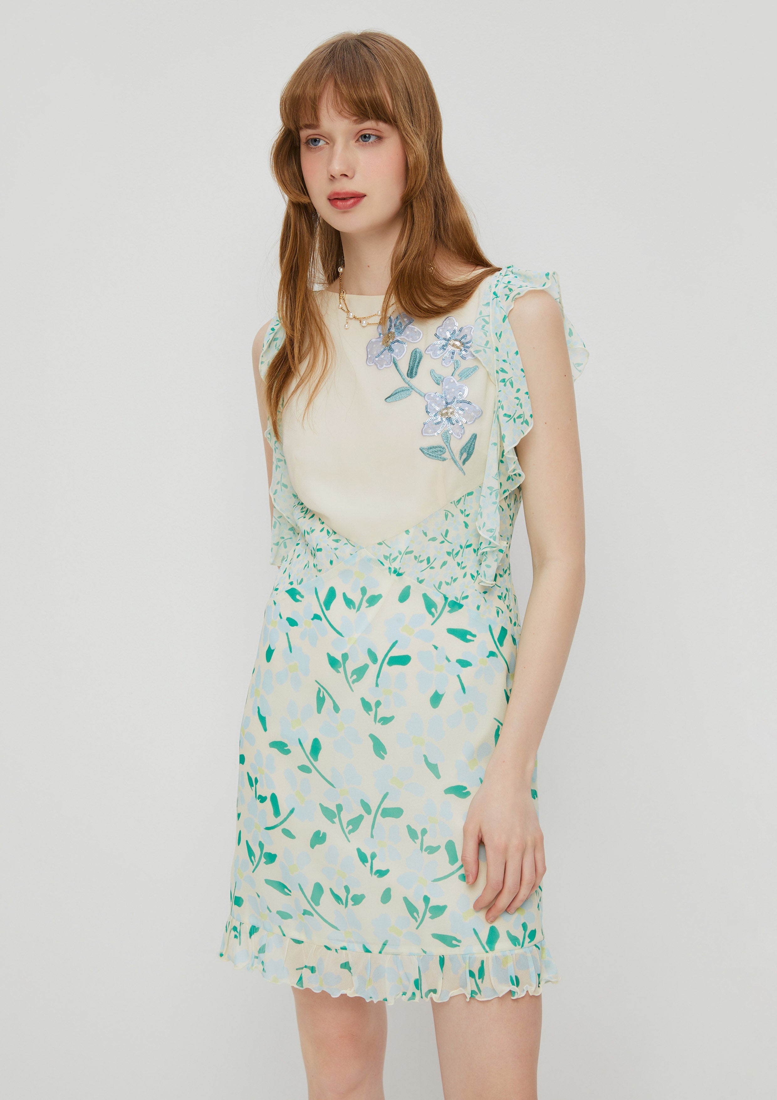 เดรสสั้นพิมพ์ลายดอกไม้ คอลเลกชัน Amid Bloom And Savannah