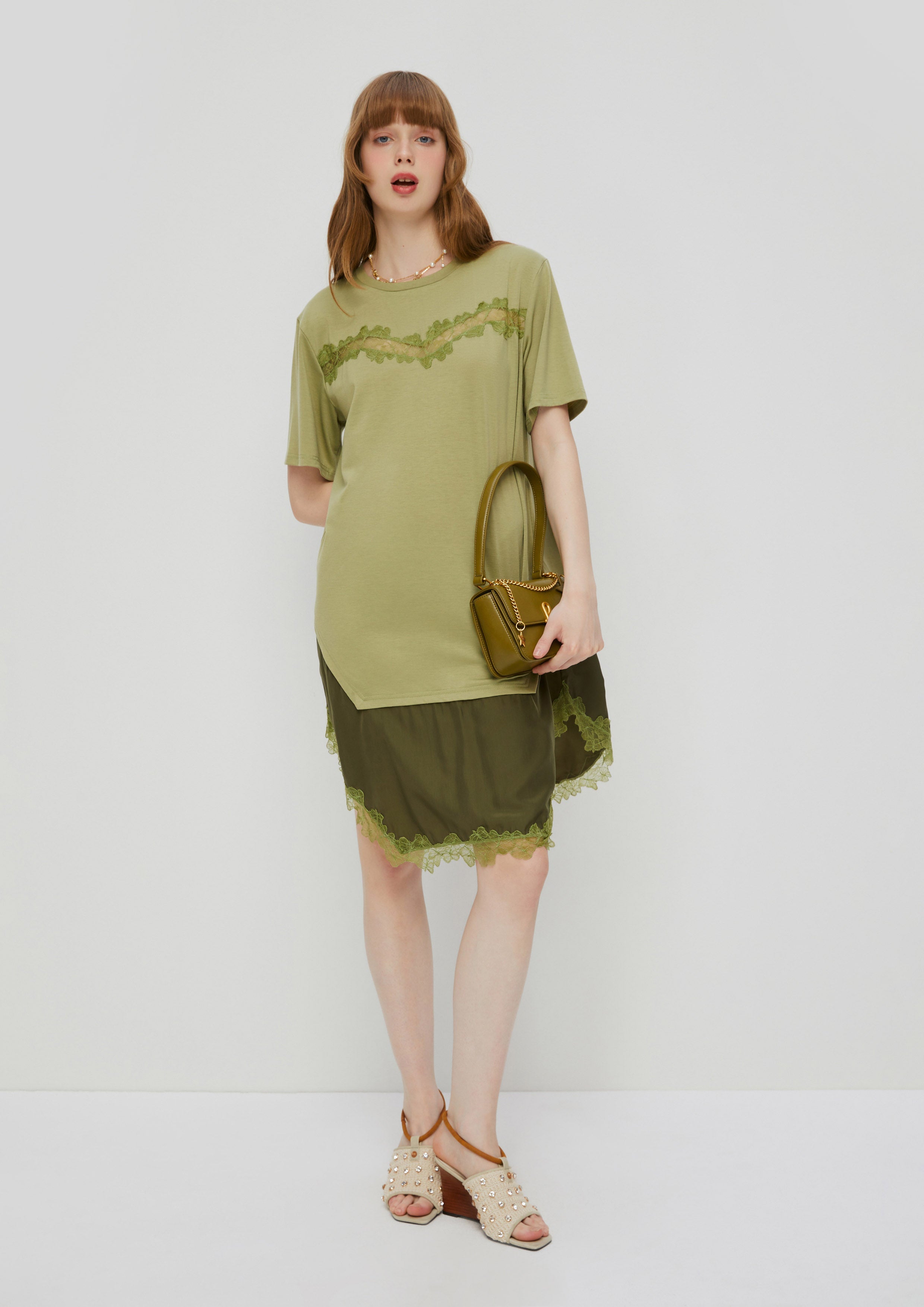 เดรสสั้นกระโปรงอสมมาตรแต่งผ้าลูกไม้ คอลเลกชัน Woodland Wonderlust