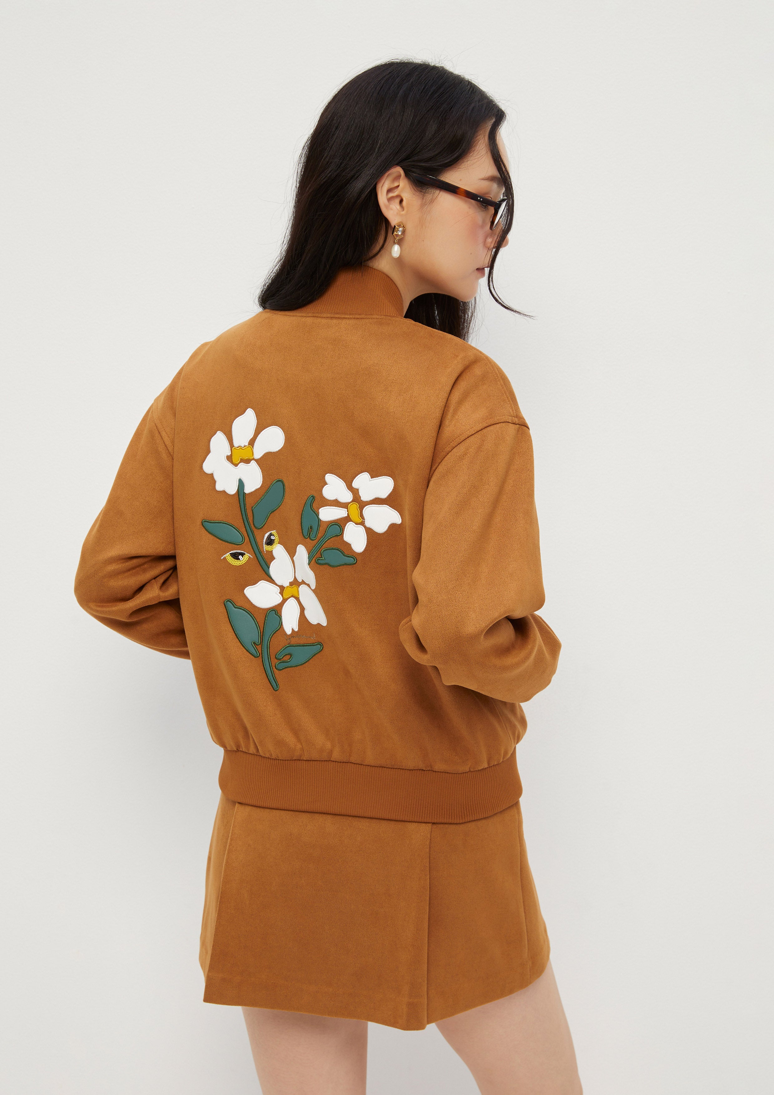 บอมเบอร์แจ็คเก็ตผ้ากำมะหยี่ คอลเลกชัน Amid Bloom And Savannah