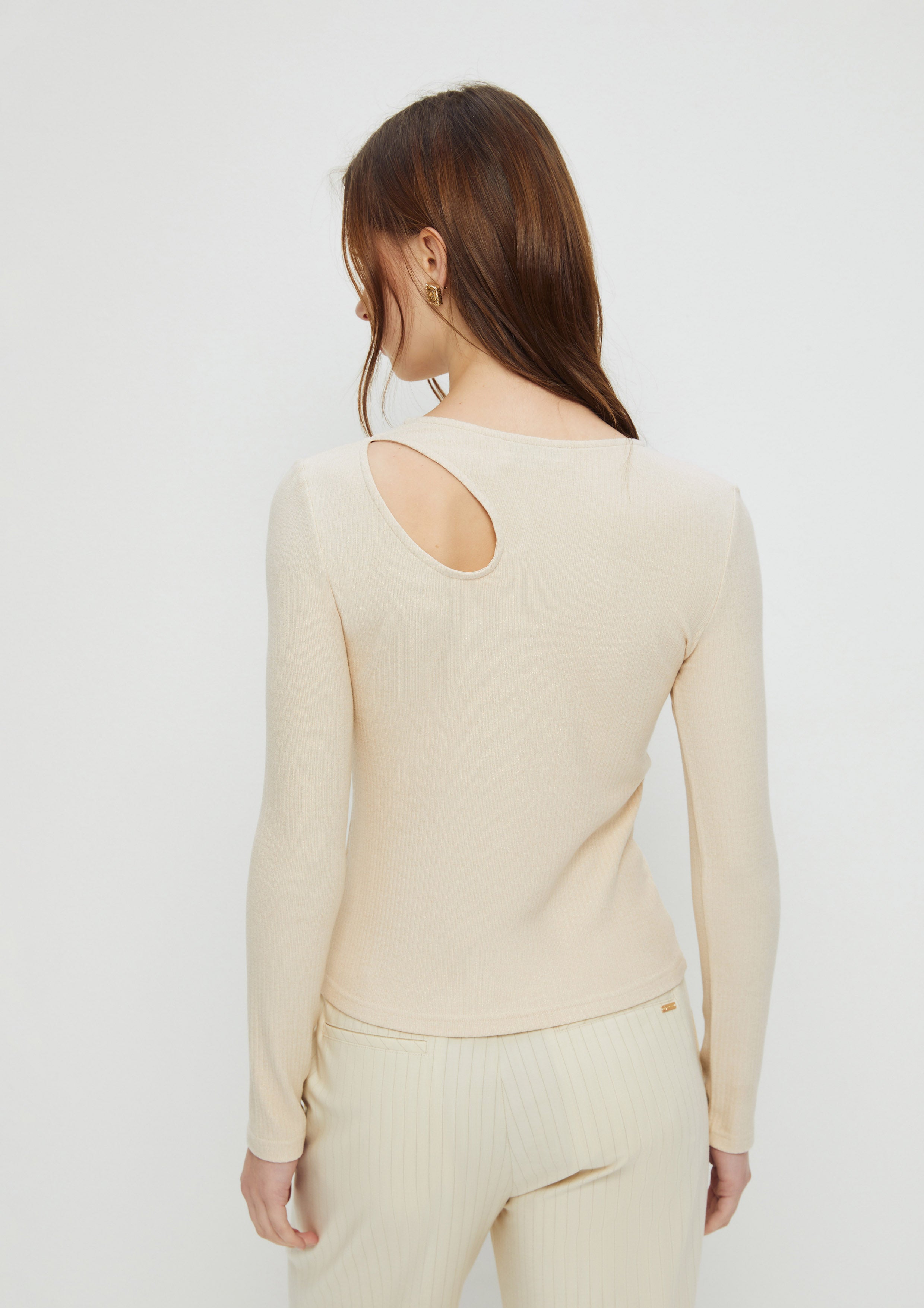 เสื้อแขนยาวคัตเอาท์ไหล่ คอลเลกชัน Enchaned Forest
