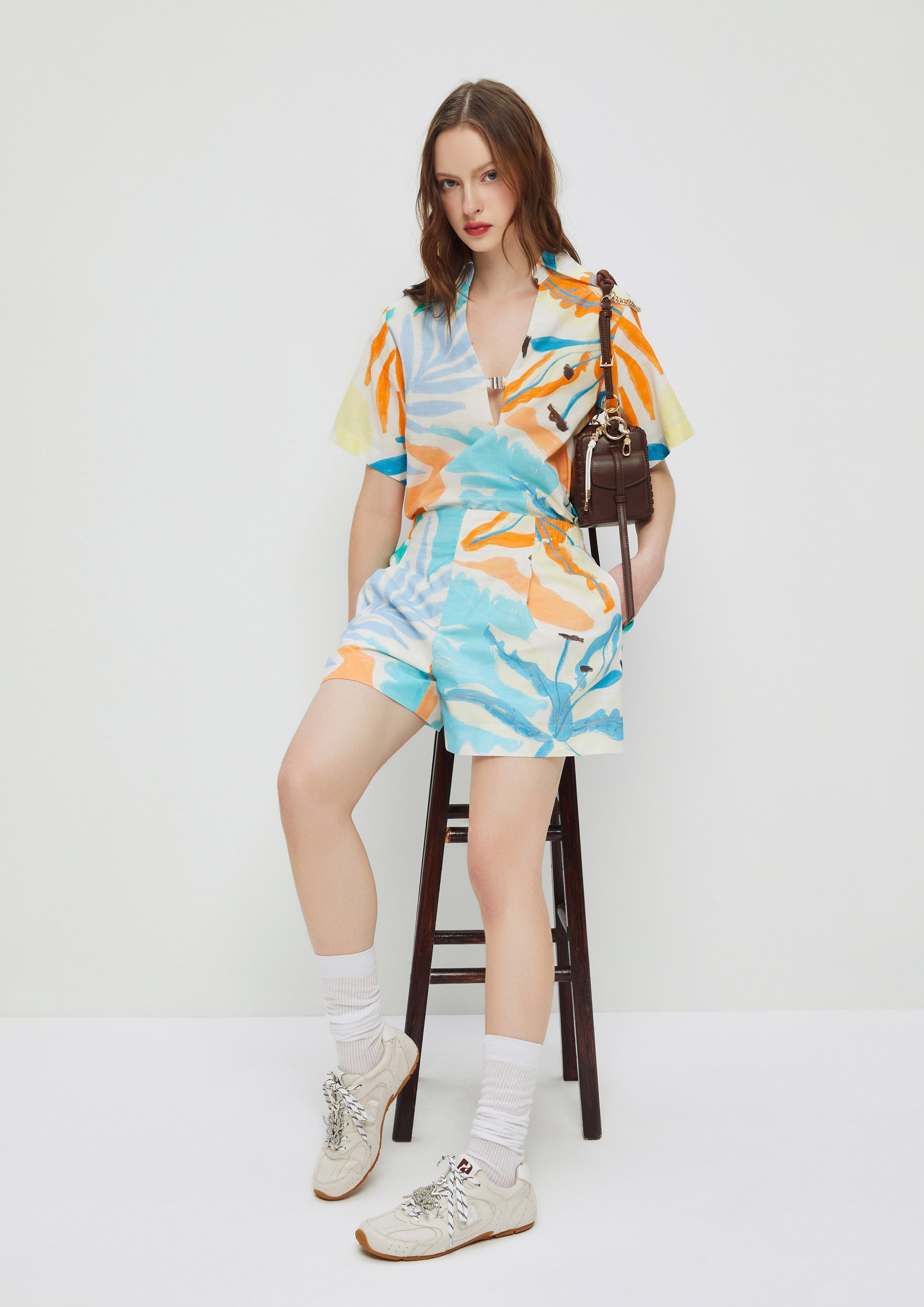 เสื้อแขนสั้นผ้าลินินพิมพ์ลายใบไม้ คอลเลกชัน Enchaned Forest