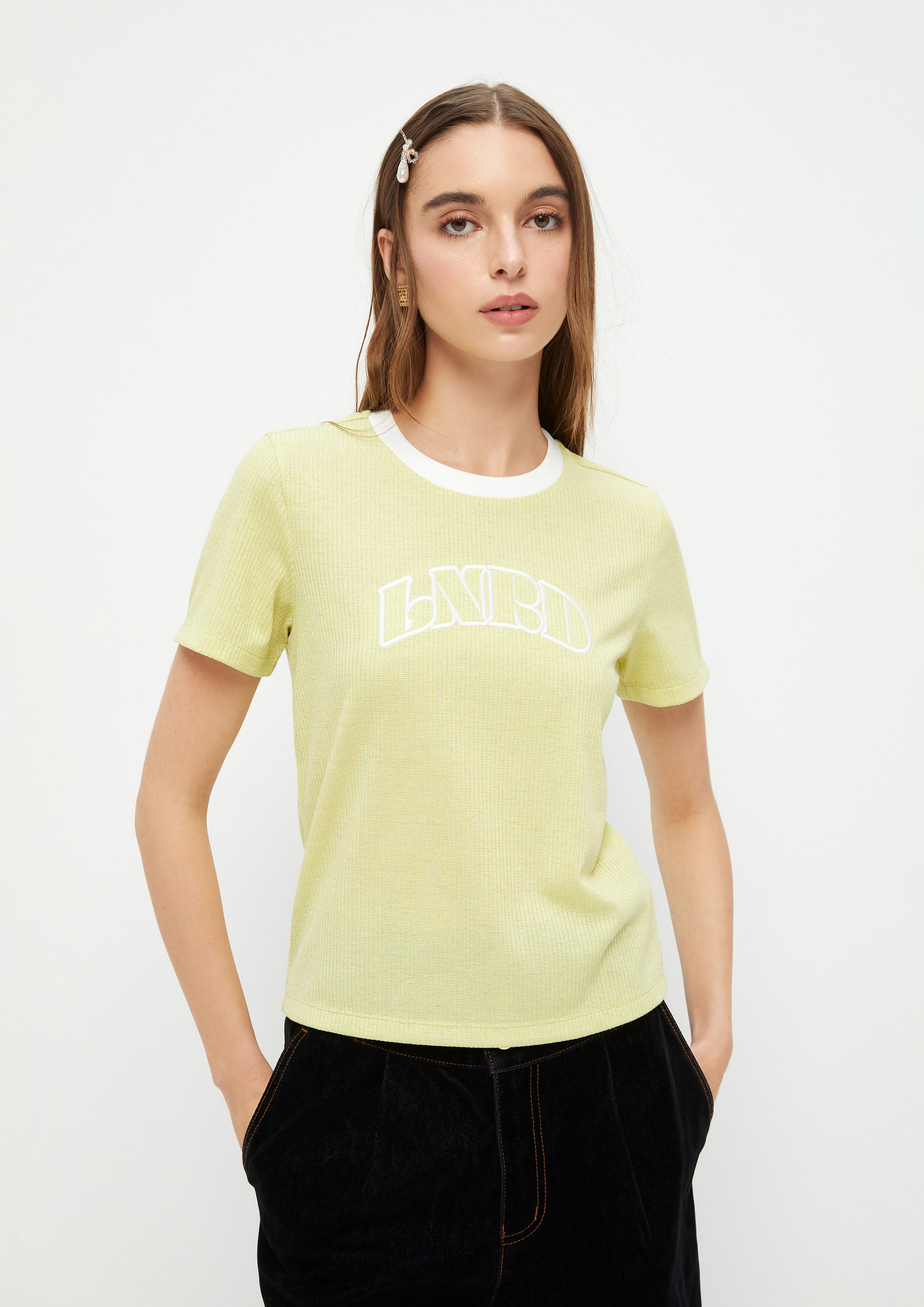 เสื้อแขนสั้นปักโลโก้