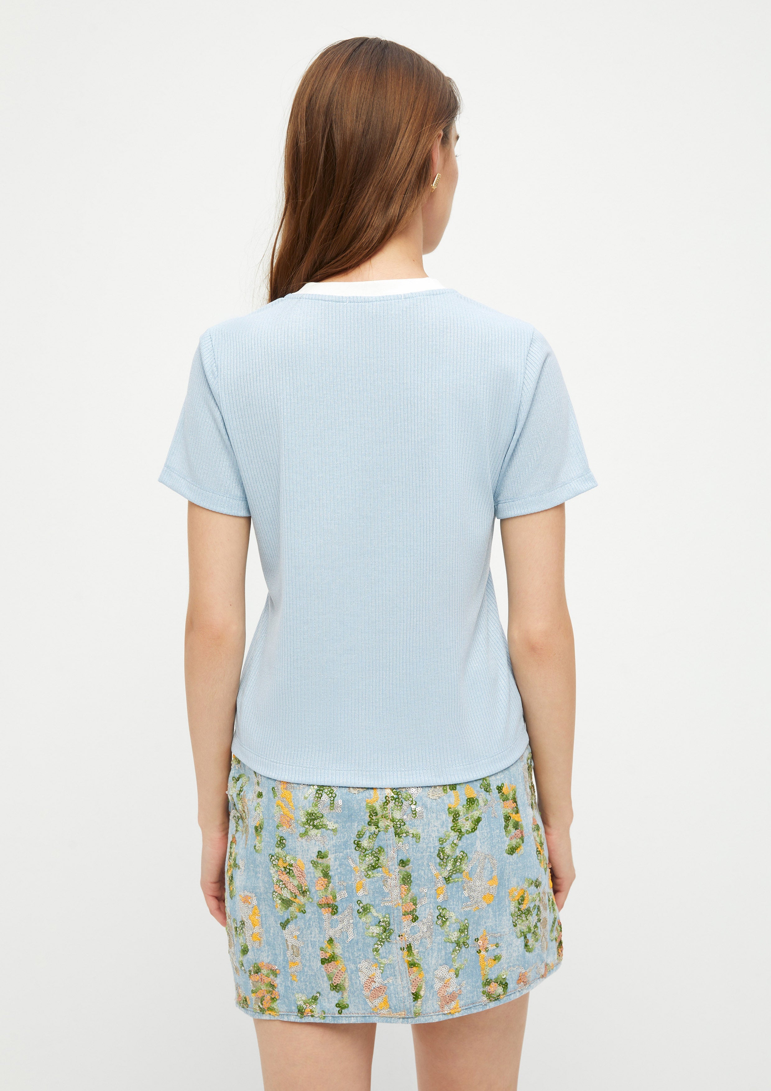 เสื้อแขนสั้นปักโลโก้